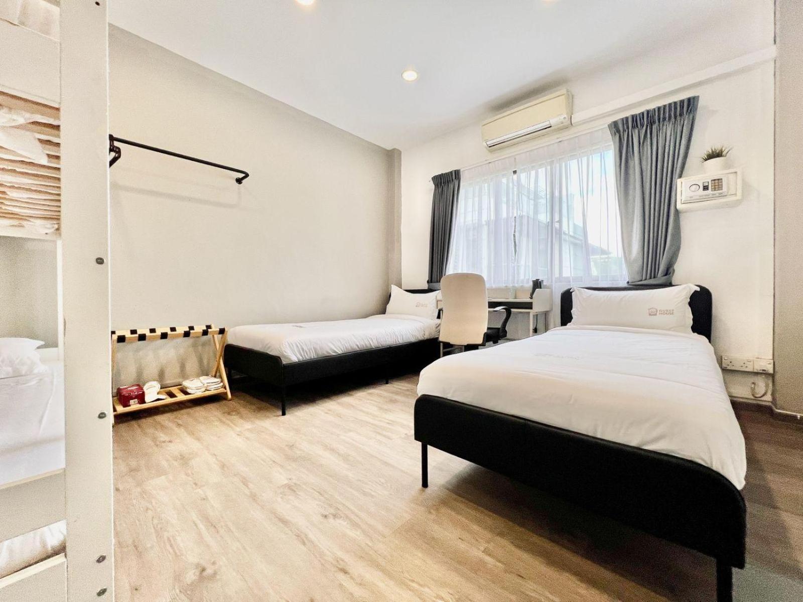 Triple Room with Common Bathroom