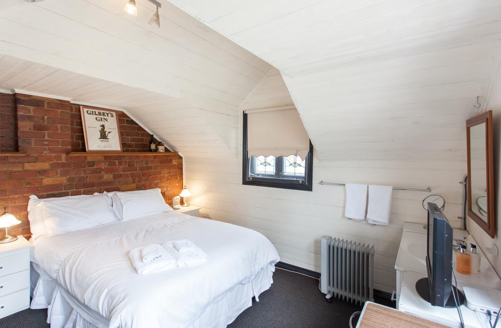 Five-Bedroom House,153831100:JPEG