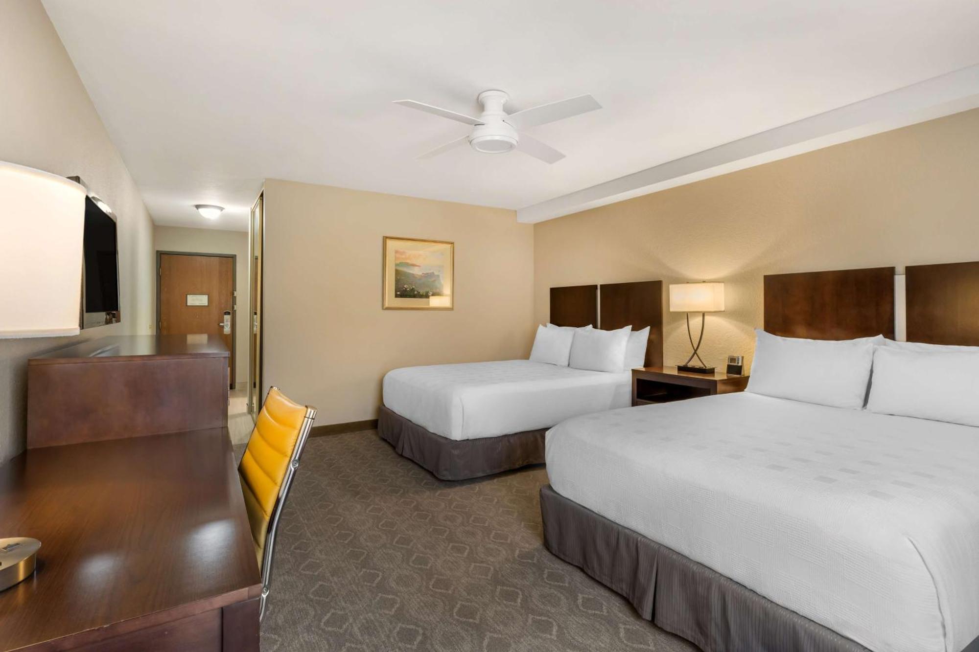 Queen Room with Two Queen Beds,1525000939:JPEG