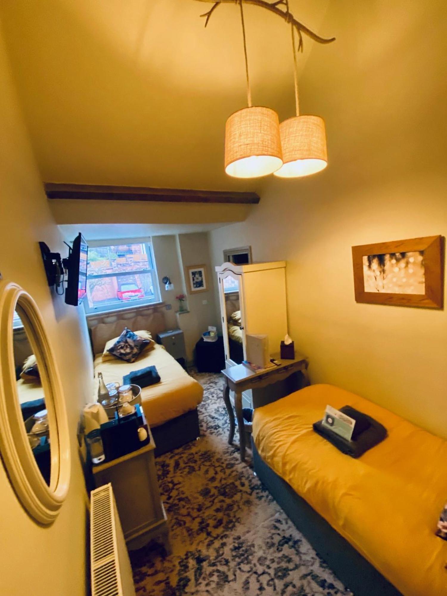Small Twin Room,1552528072:JPEG