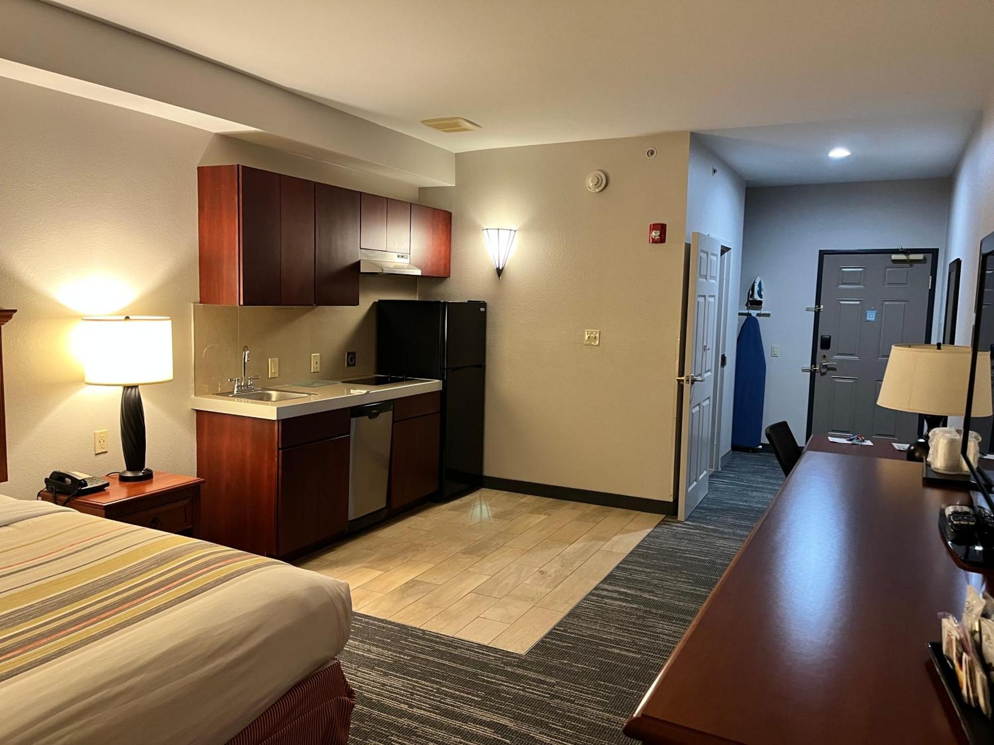 King Suite with Kitchenette - Non-Smoking