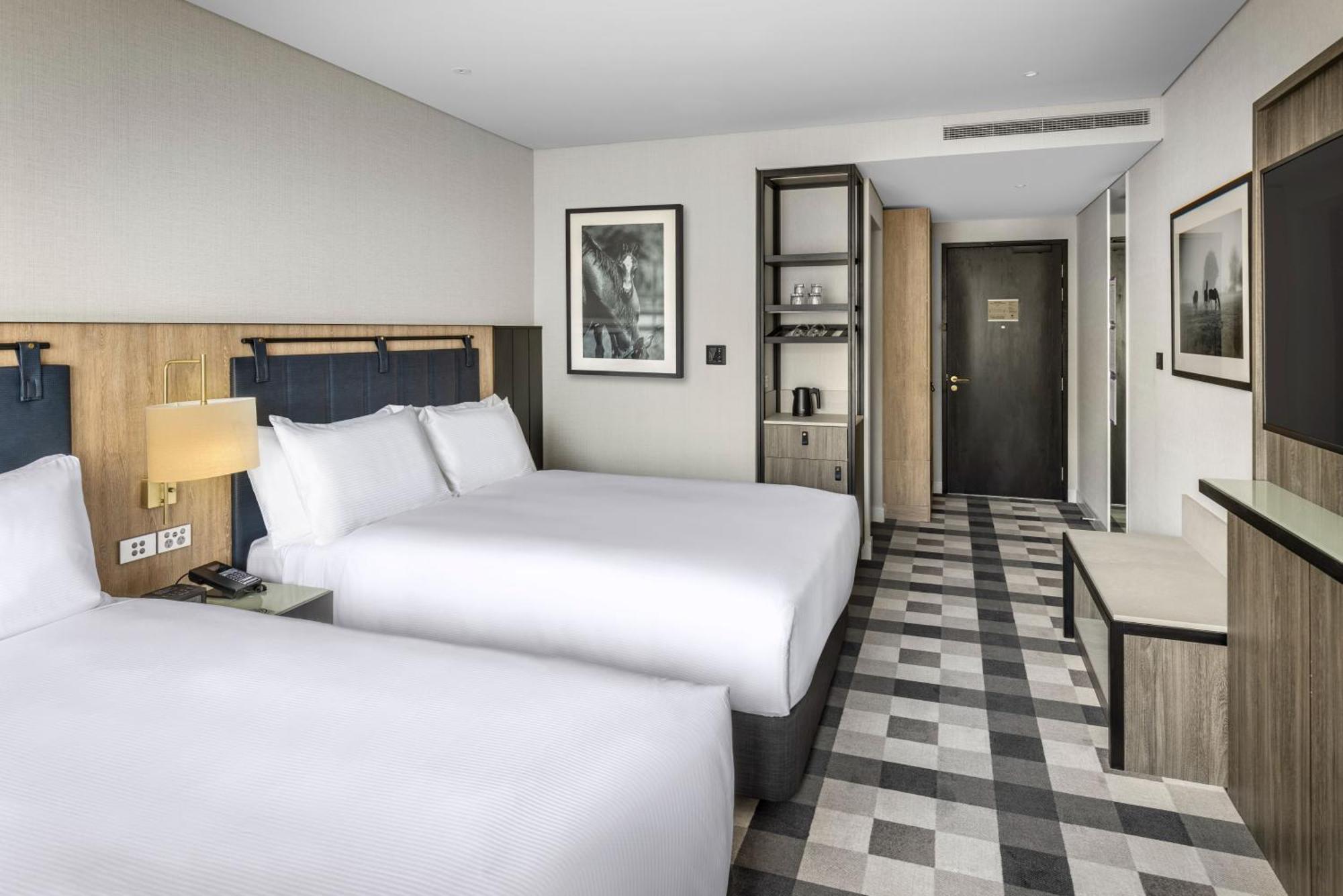 Deluxe Queen Room