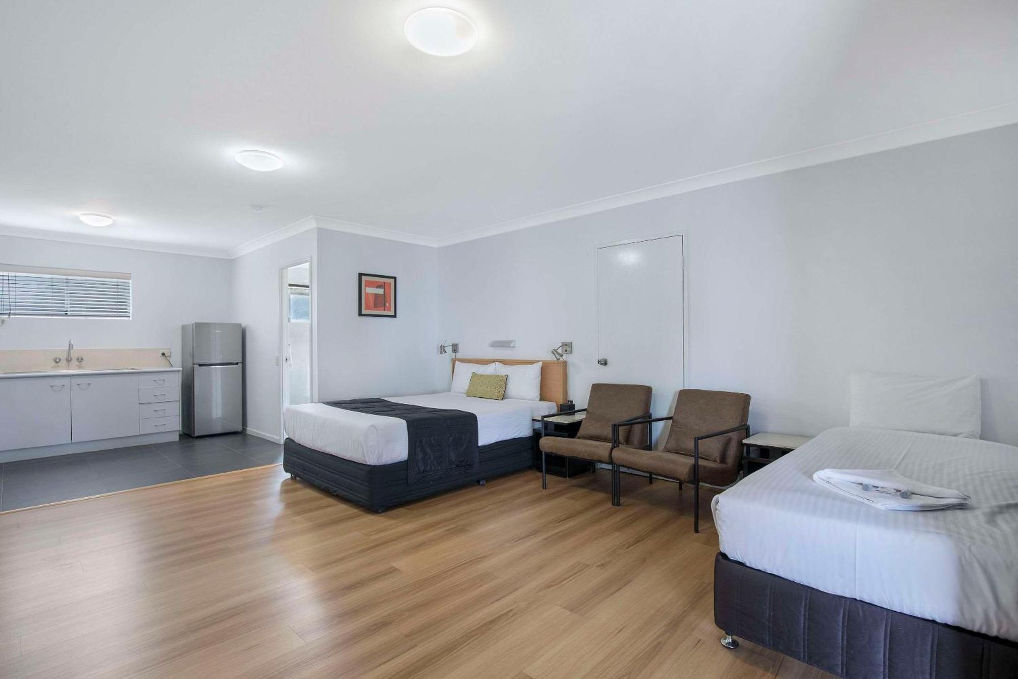 Standard Twin Room - Non Smoking,1548559429:JPEG