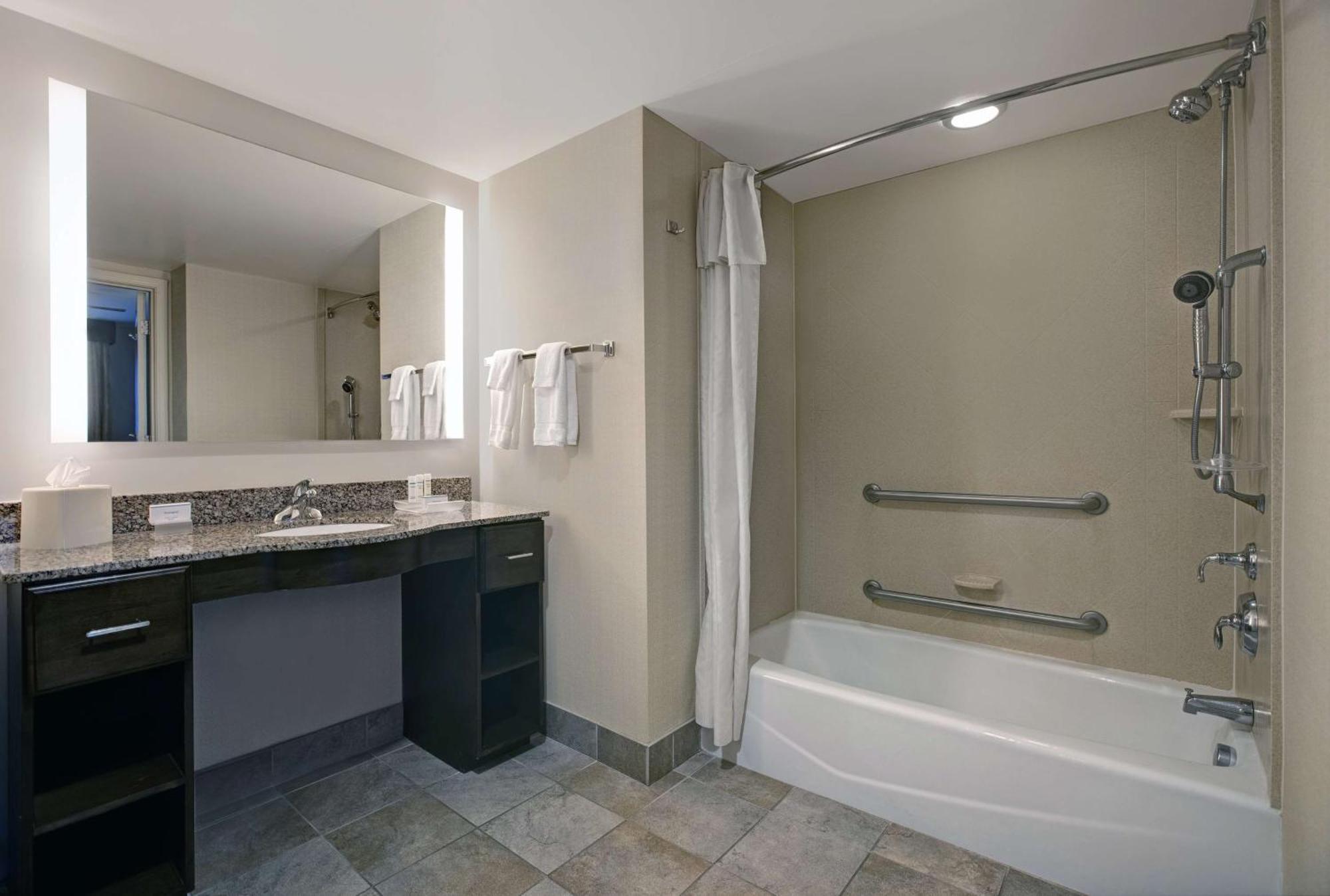 King Suite - Mobility Access/Non-Smoking