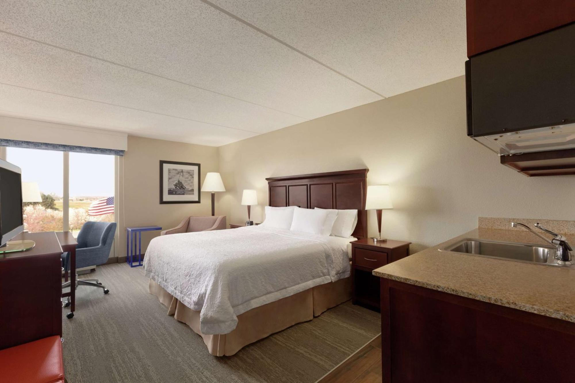Deluxe King Room - Non-Smoking,1551420682:JPEG