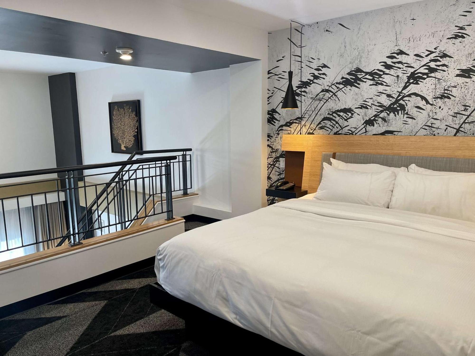 Two-Bedroom Loft Suite with Golf View,1551425104:JPEG