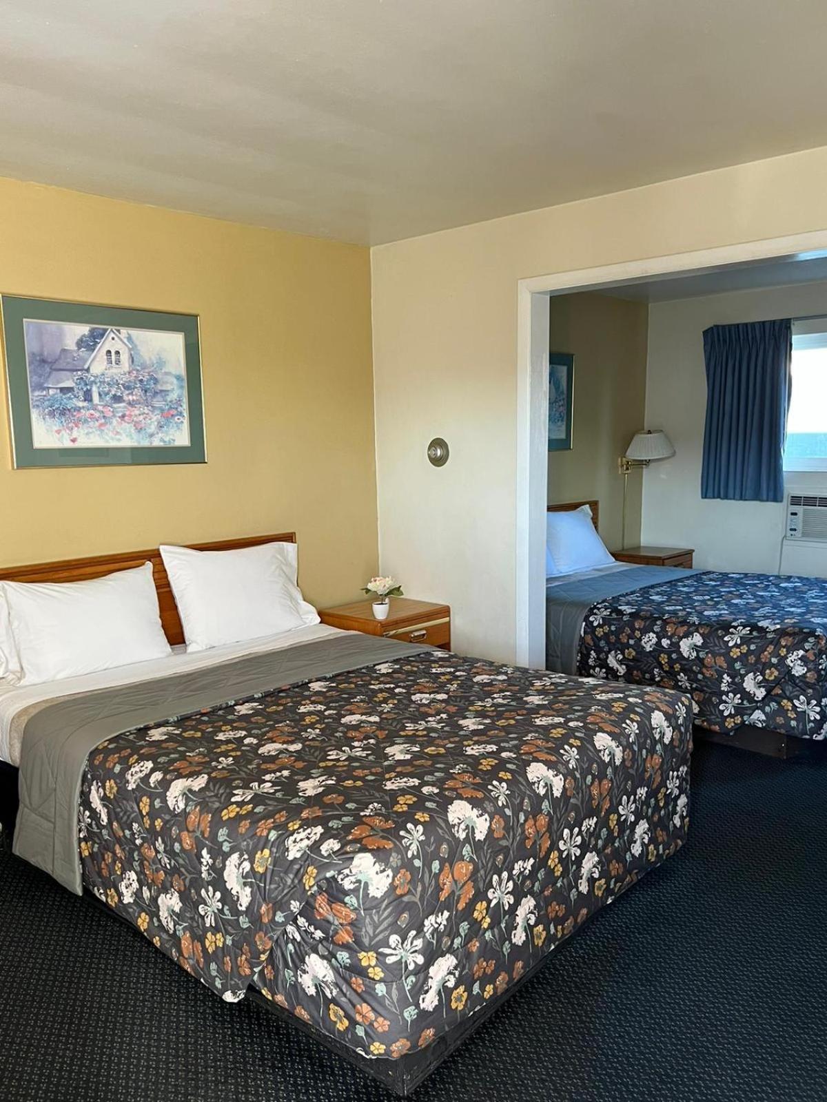 Classic Room with Two Queen Beds,1588080376:JPEG