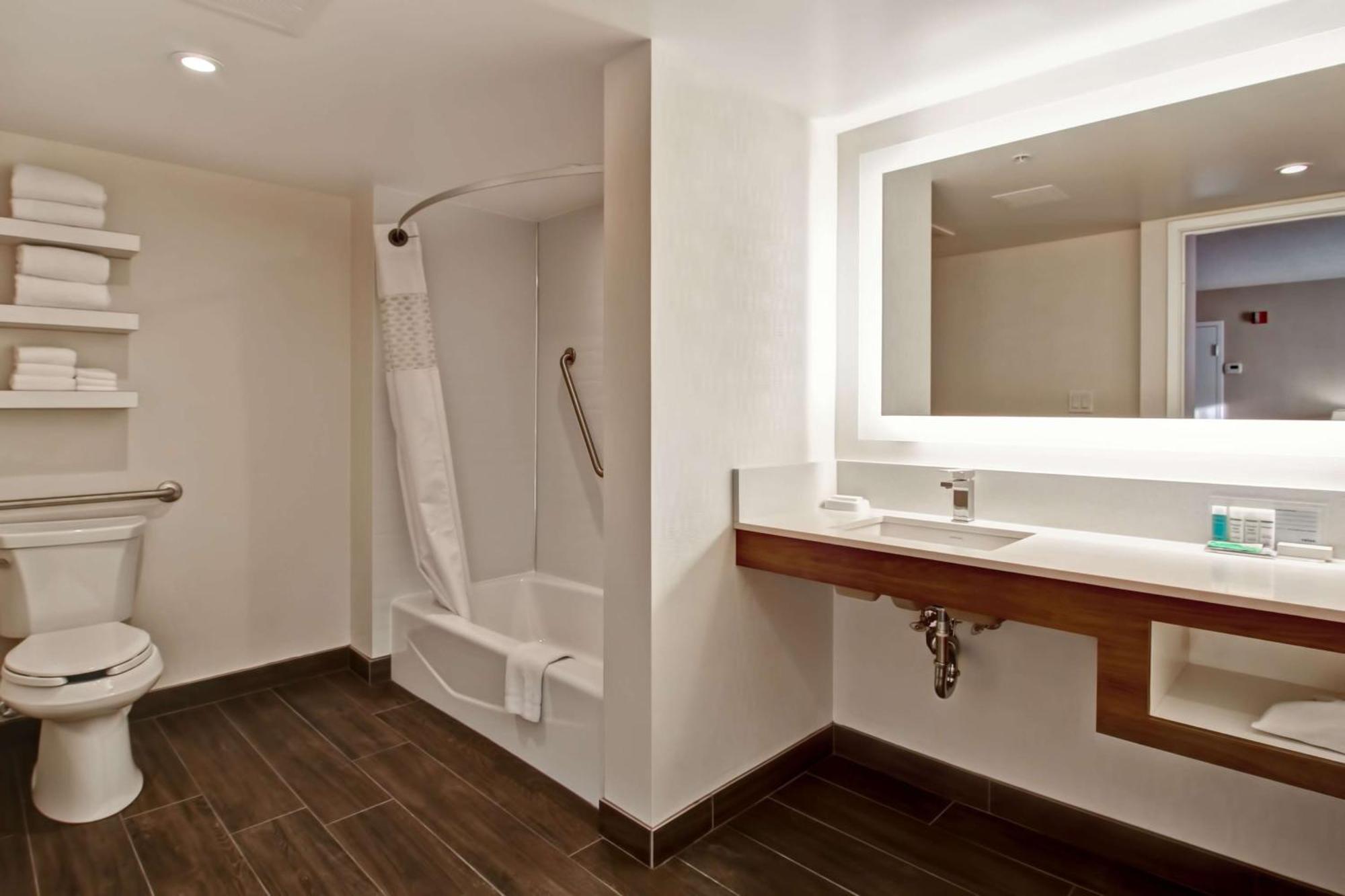 King Room - Disability Access/Non-Smoking