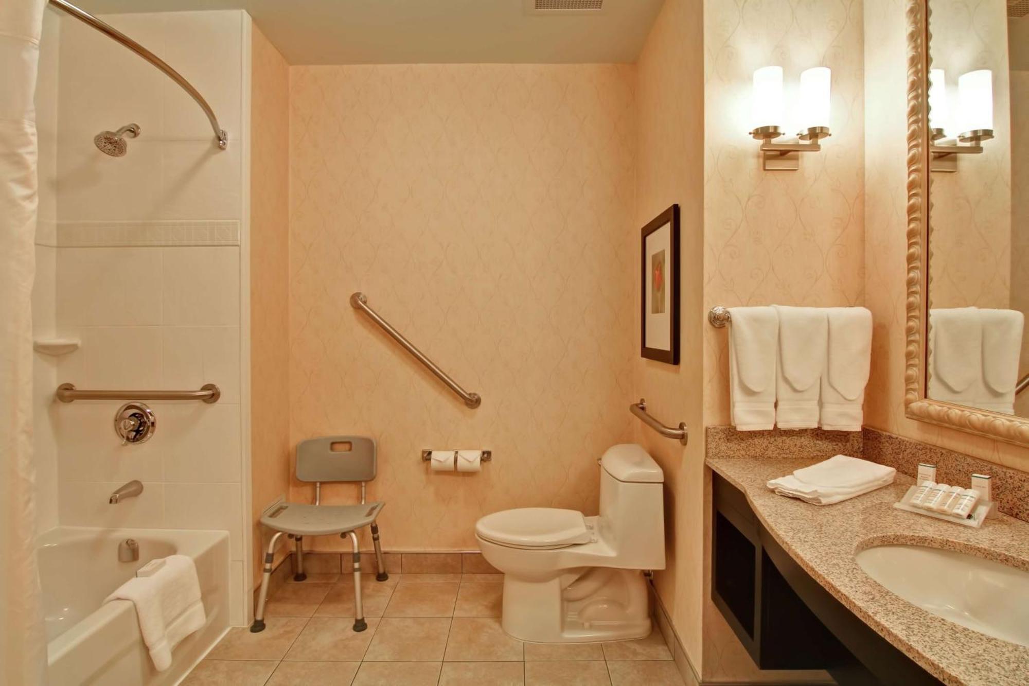 Queen Room with Two Queen Beds and Accessible Tub - Mobility Access,1551461722:JPEG