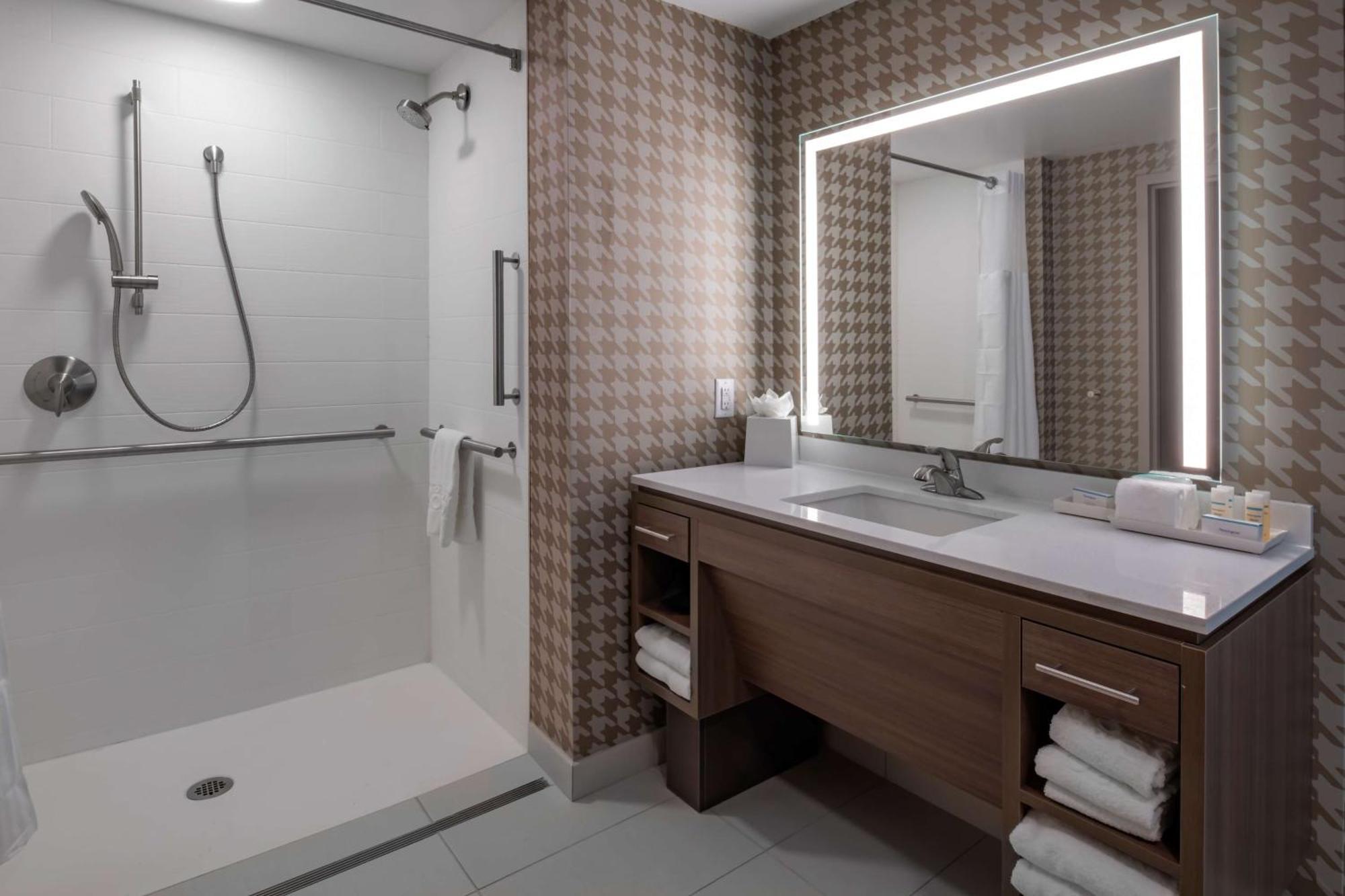 King Suite - Hearing Access/Non-Smoking