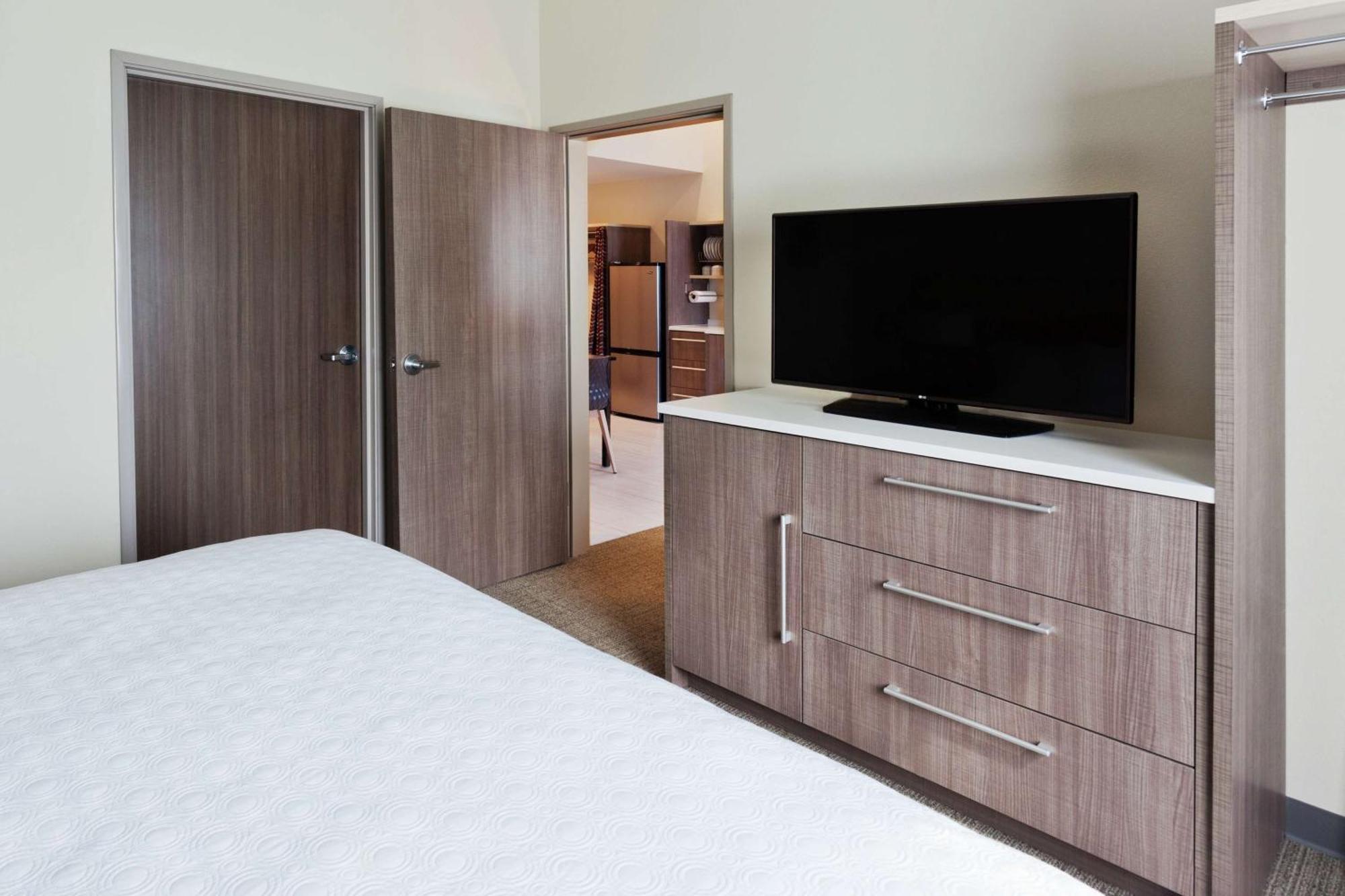 King Suite - Mobility Access/Non-Smoking