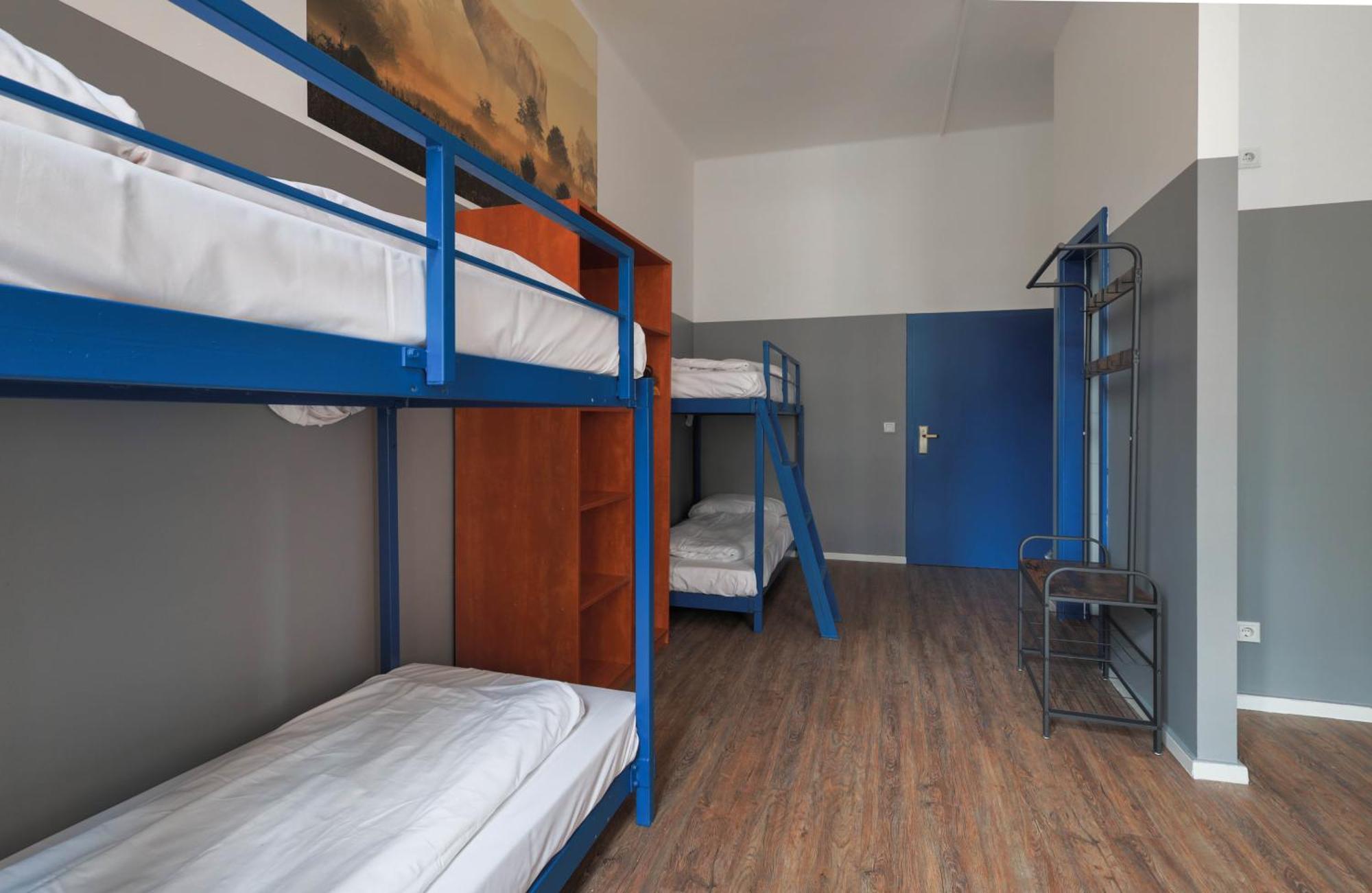 Comfort Bed 6-Bed Dormitory Room