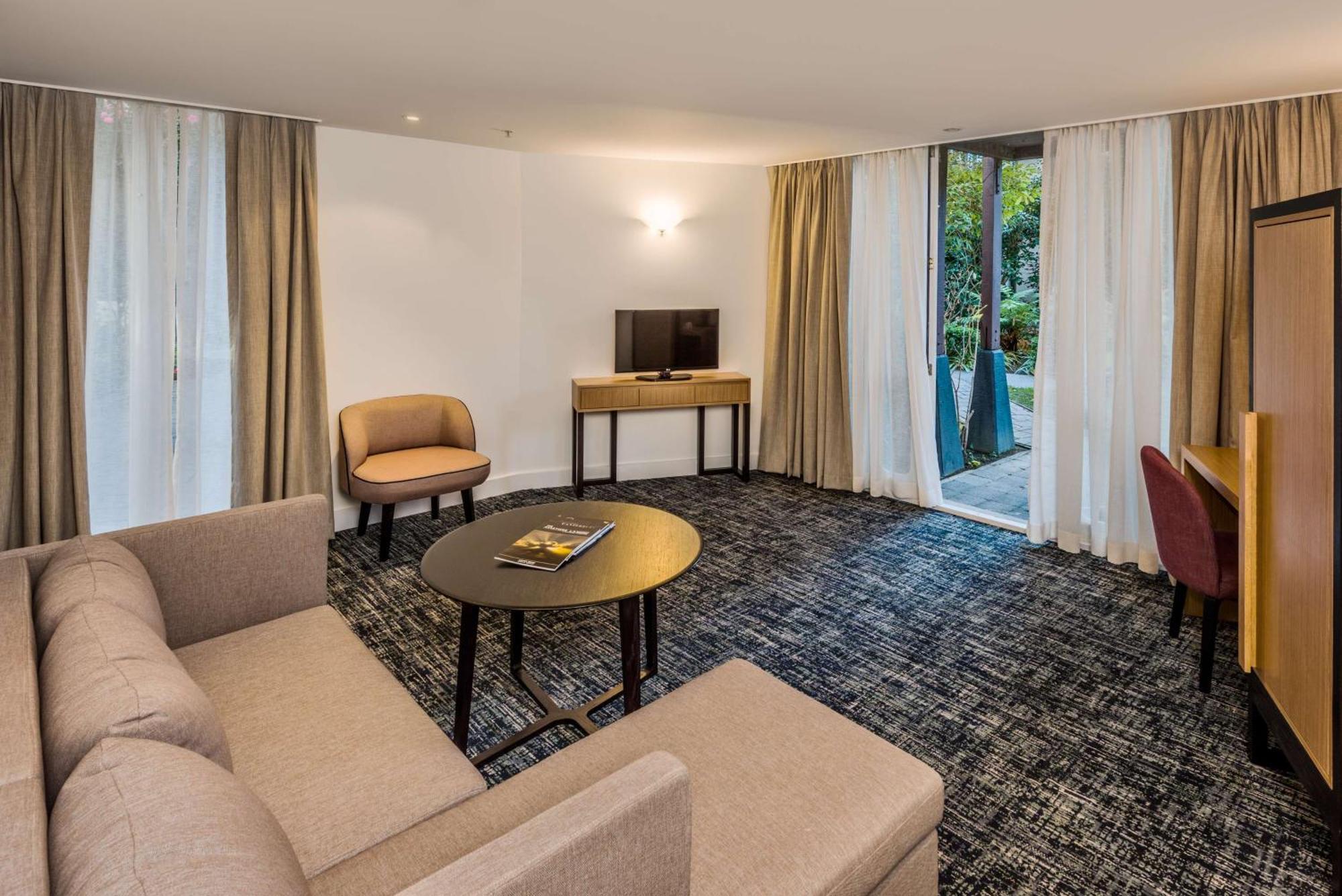 One-Bedroom King Suite,1552616446:JPEG
