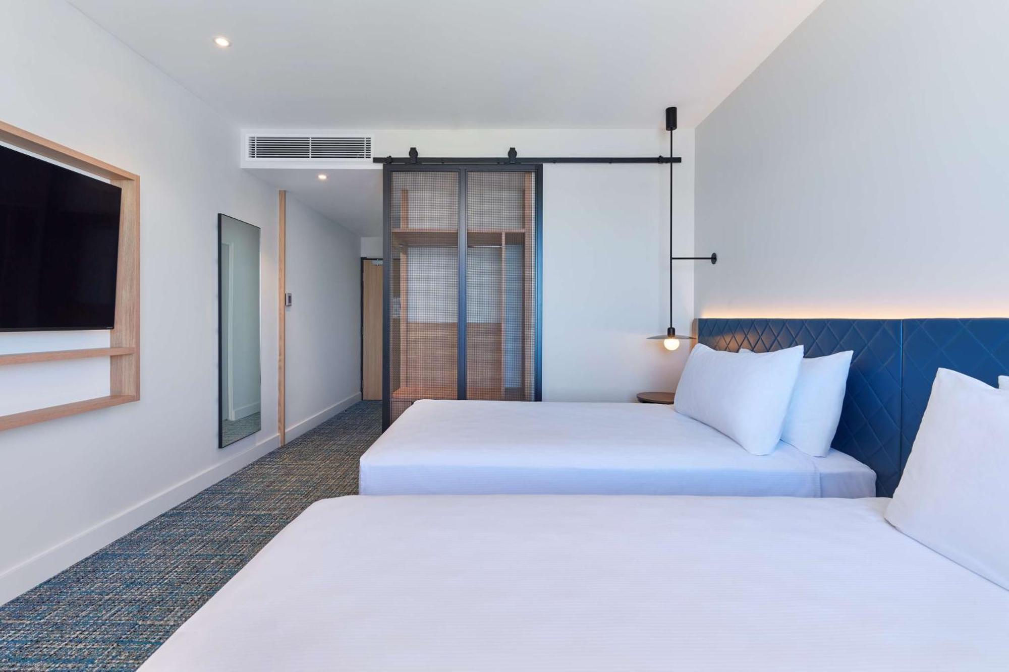 Twin Room with Partial Harbor View