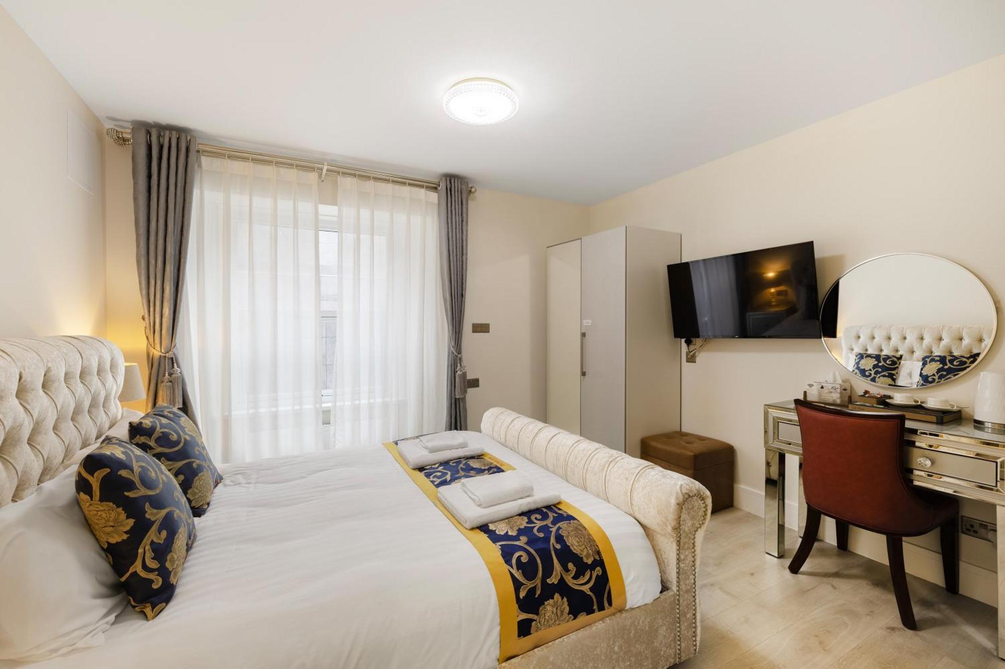 Deluxe King Room,1553786752:JPEG