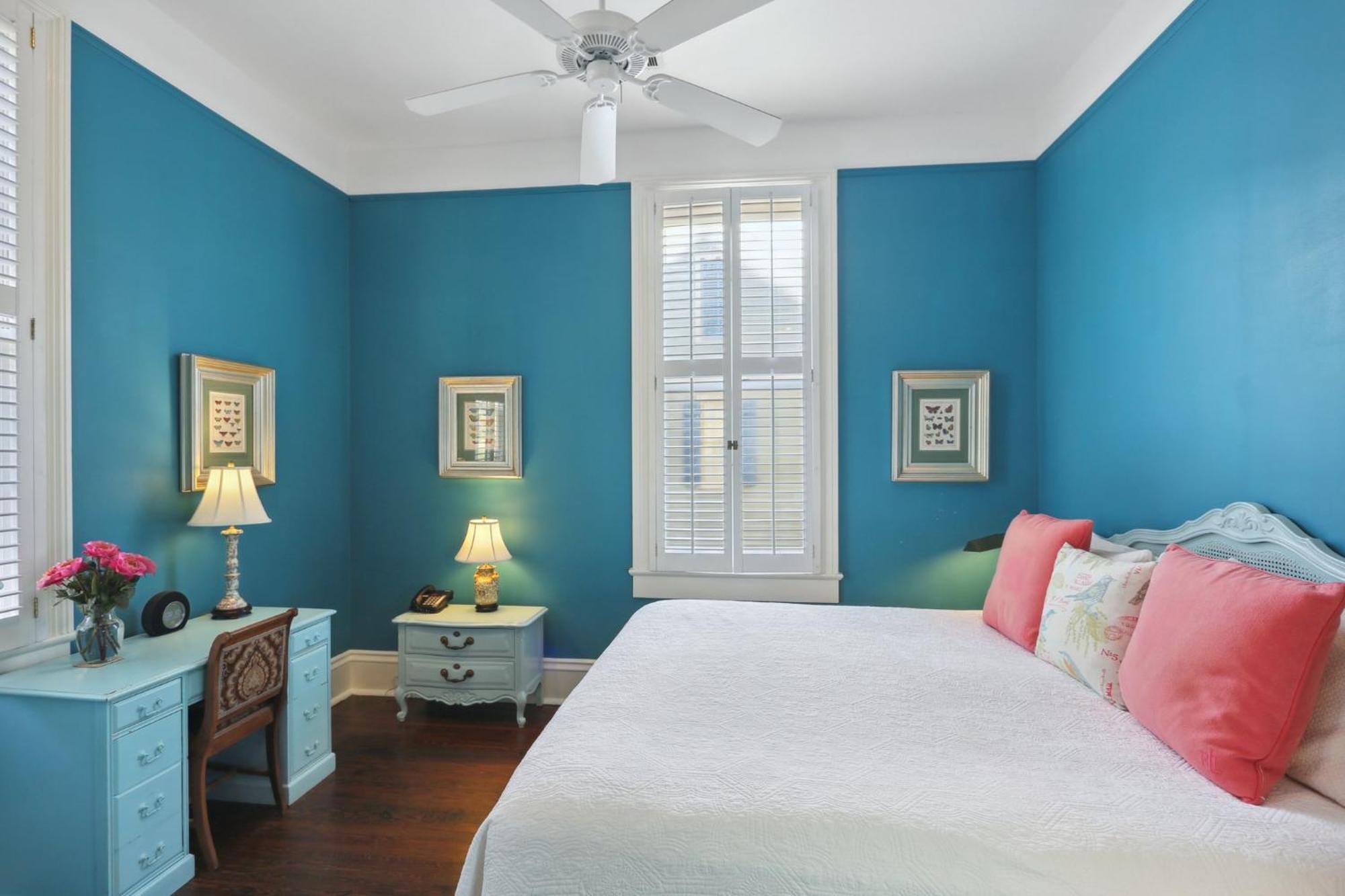 Superior King Room 1