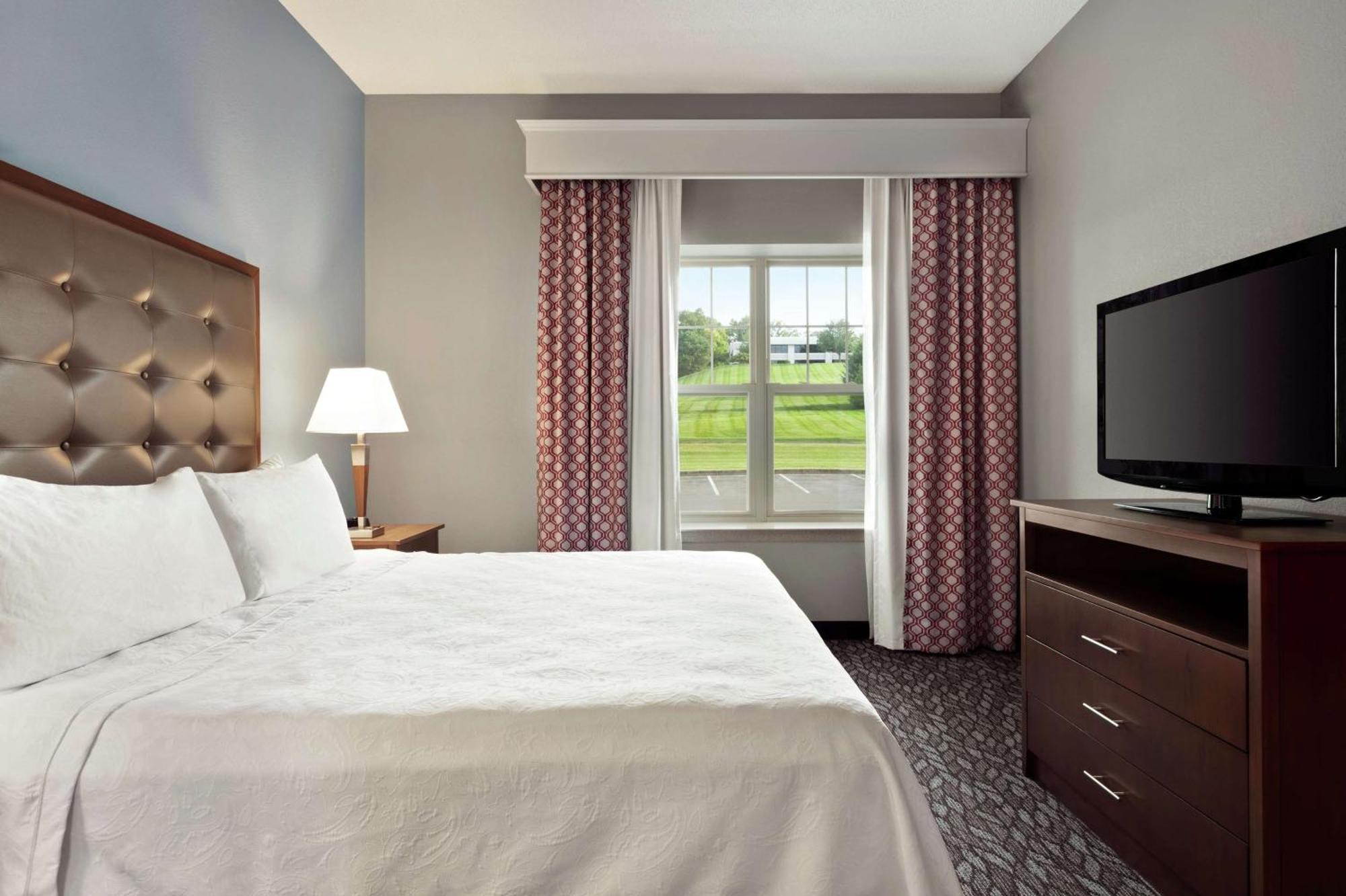 One-Bedroom King Suite - Non-Smoking