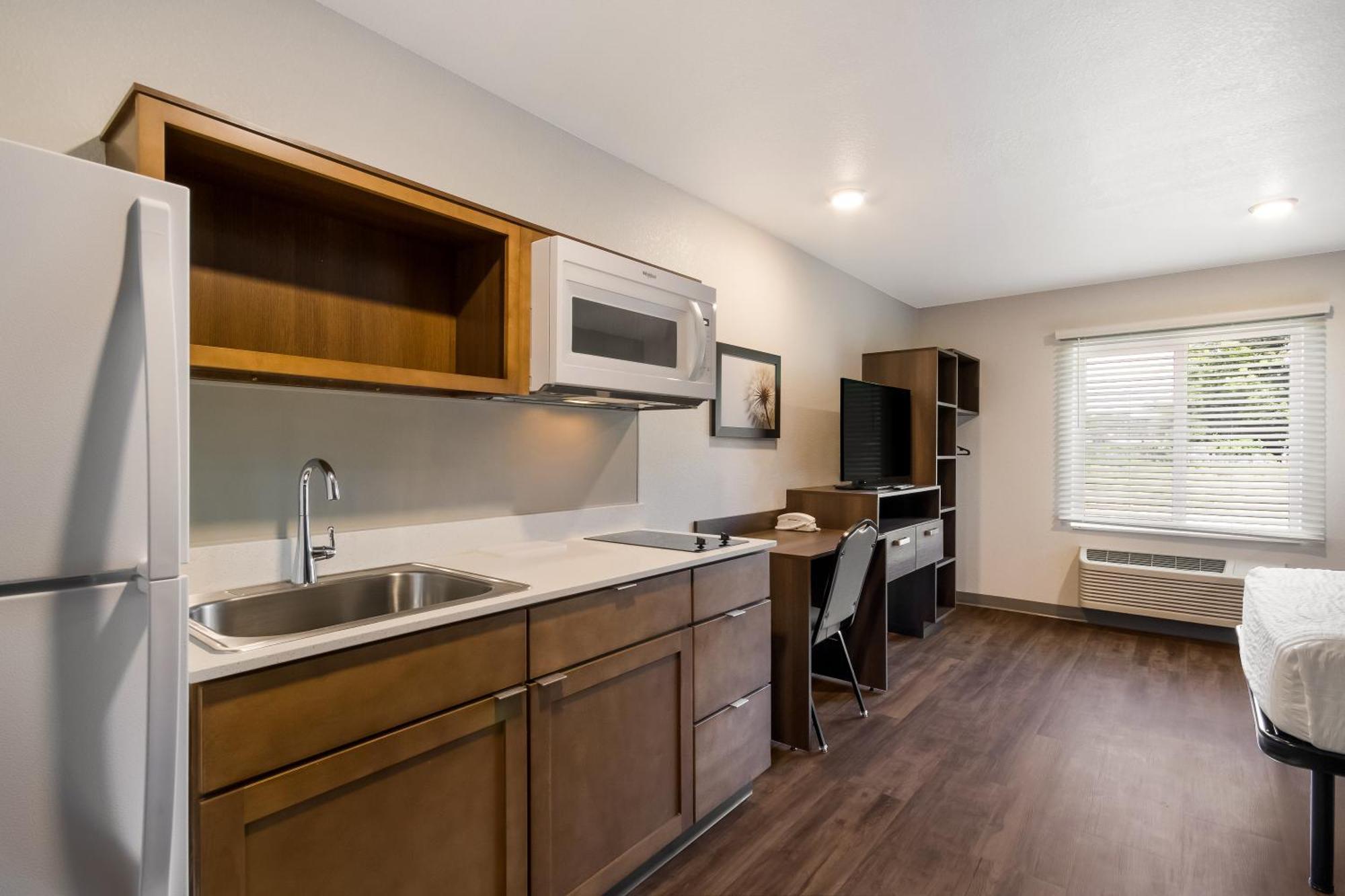 King Suite with Sofa - Disability Access/Non Smoking,1558623409:JPEG