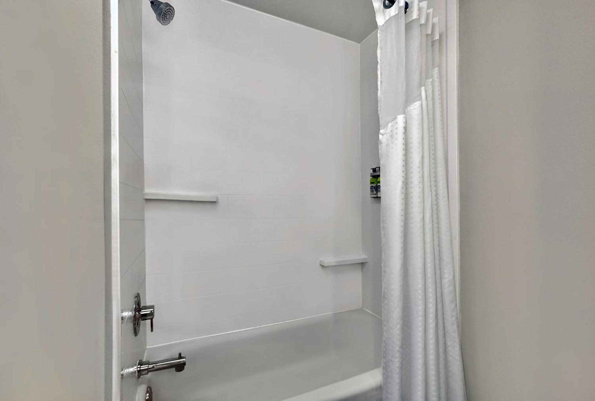 Standard King Room - Communications Accessible