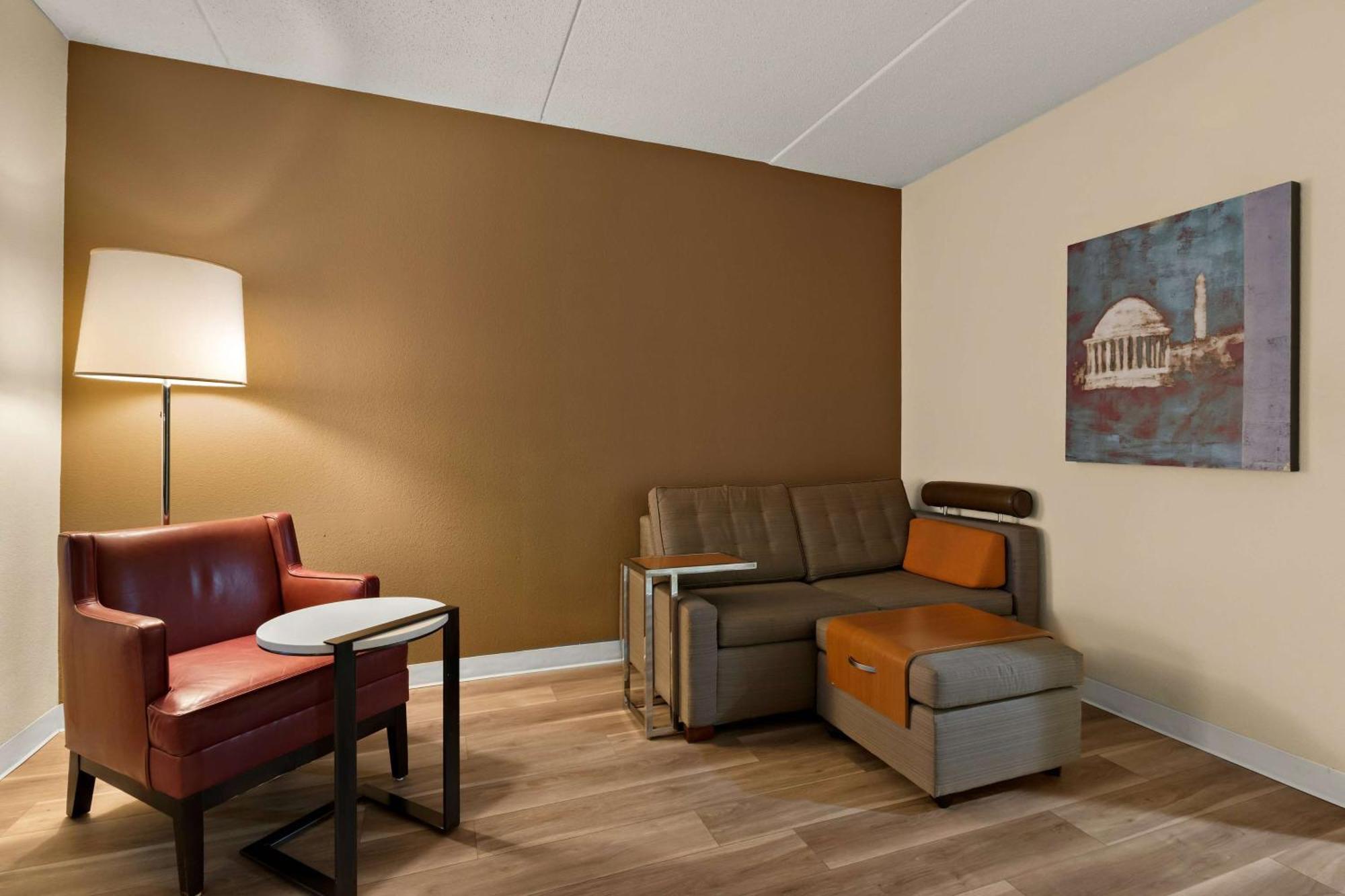 King Studio Suite - Non-Smoking