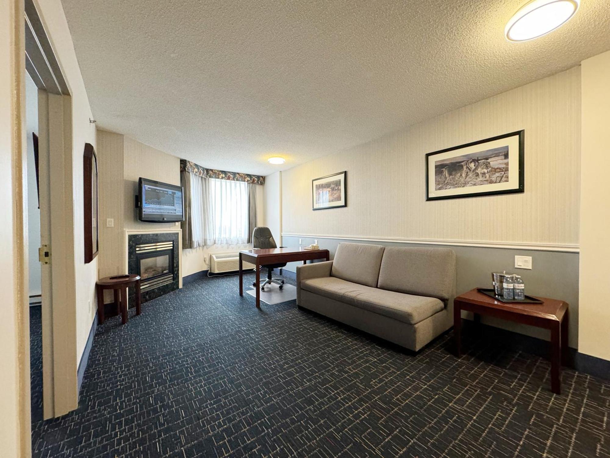Plaza Suite,1583077689:JPEG