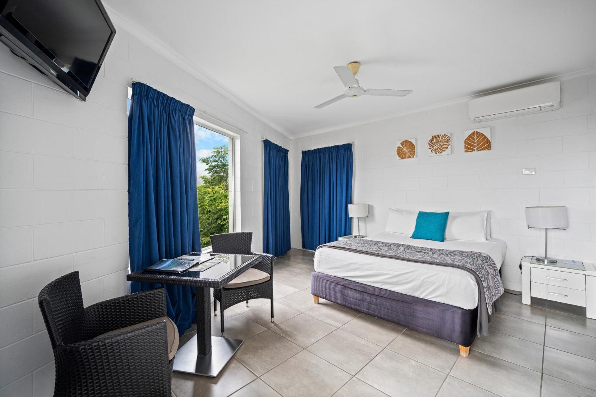 Queen Room with Balcony and Bayview,1658756653:JPEG