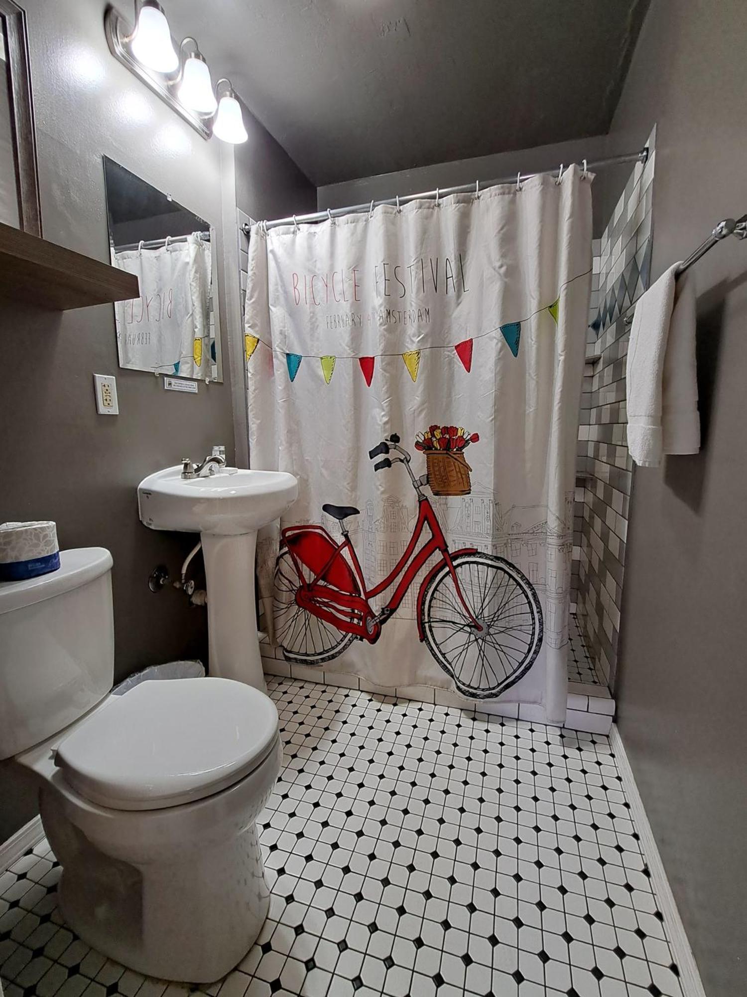 Queen Suite,1588411782:JPEG