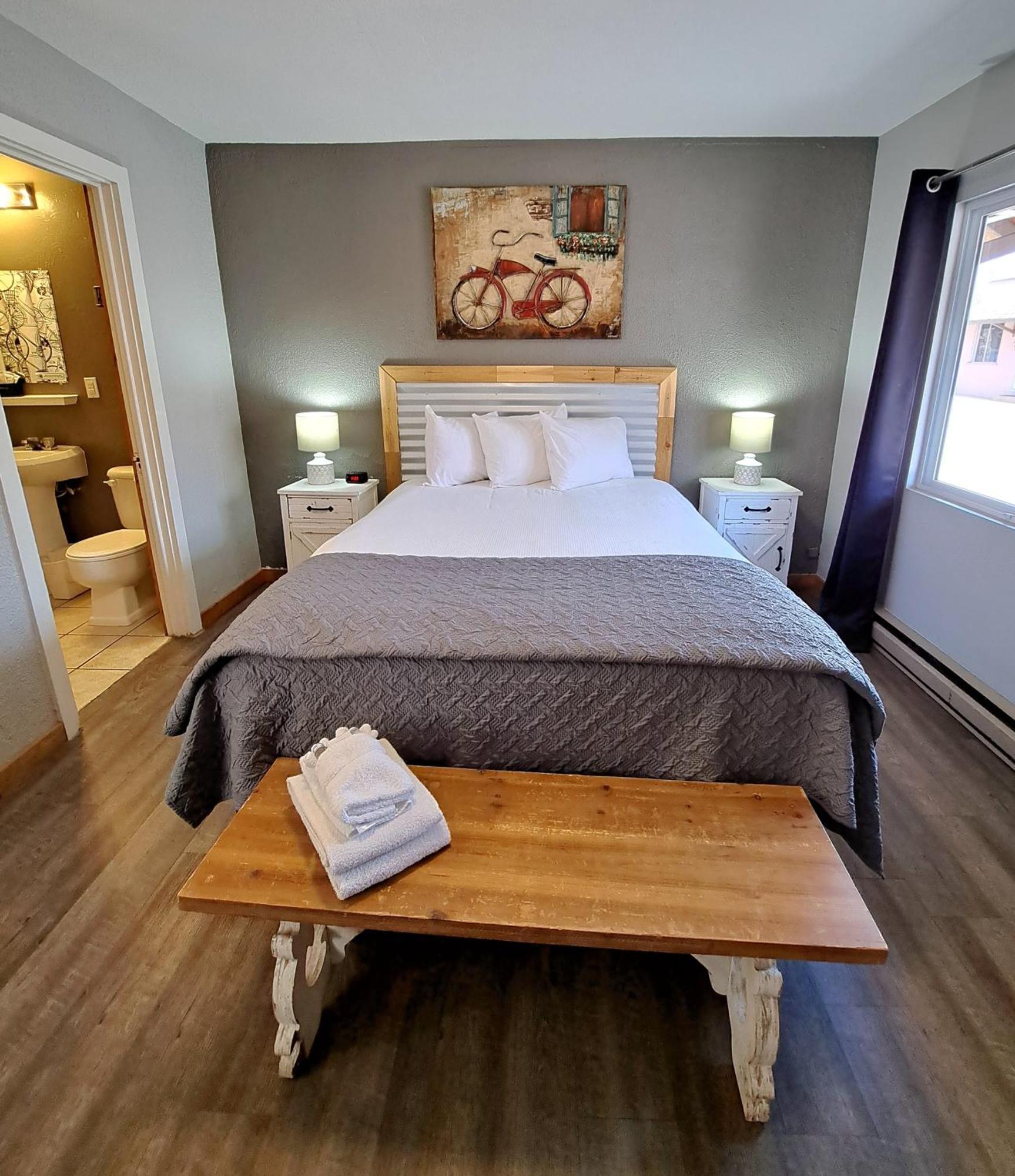 Deluxe Queen Suite