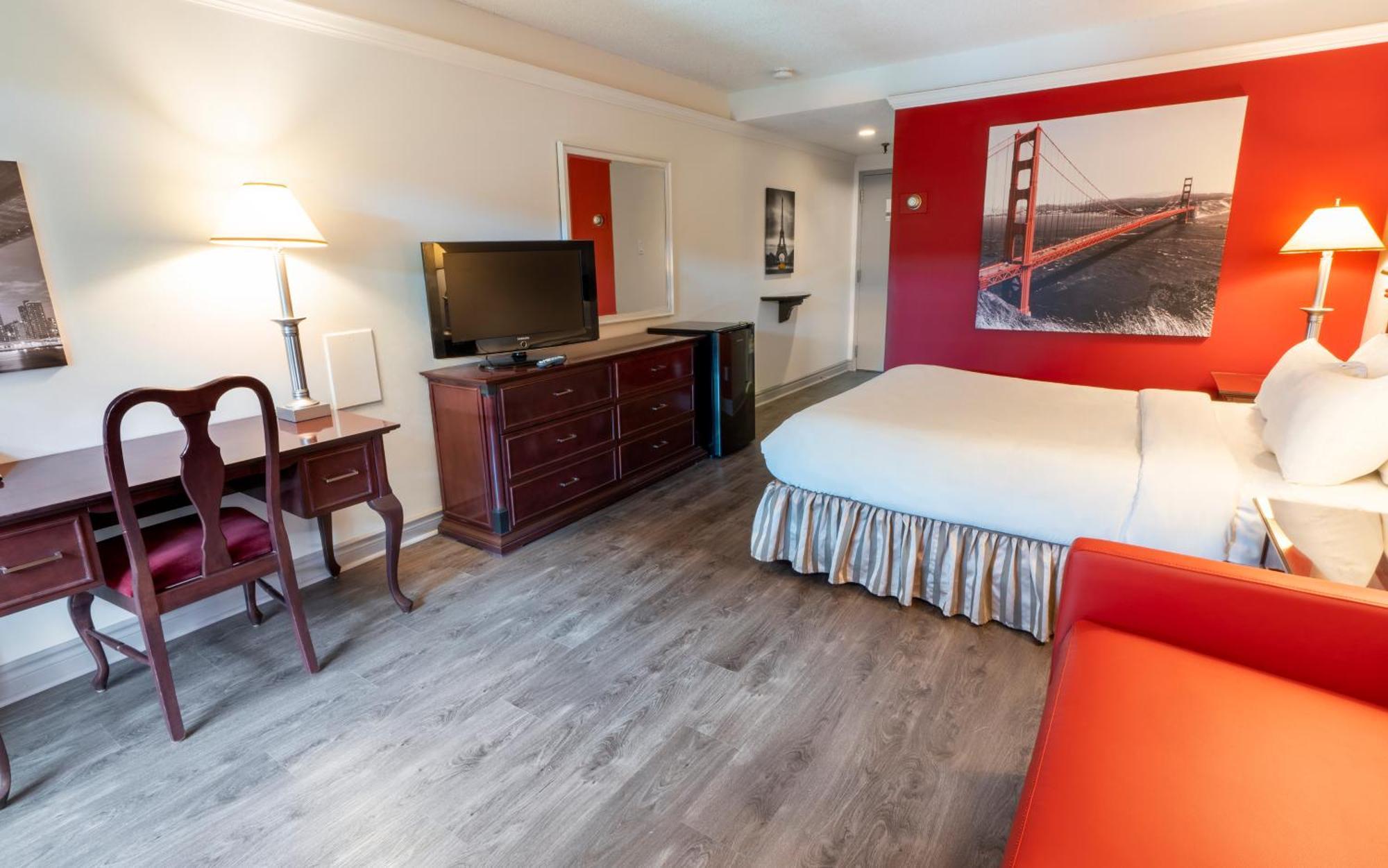 Traditional room, 1 Queen bed - Interior Balcony, garden area,1589130259:JPEG
