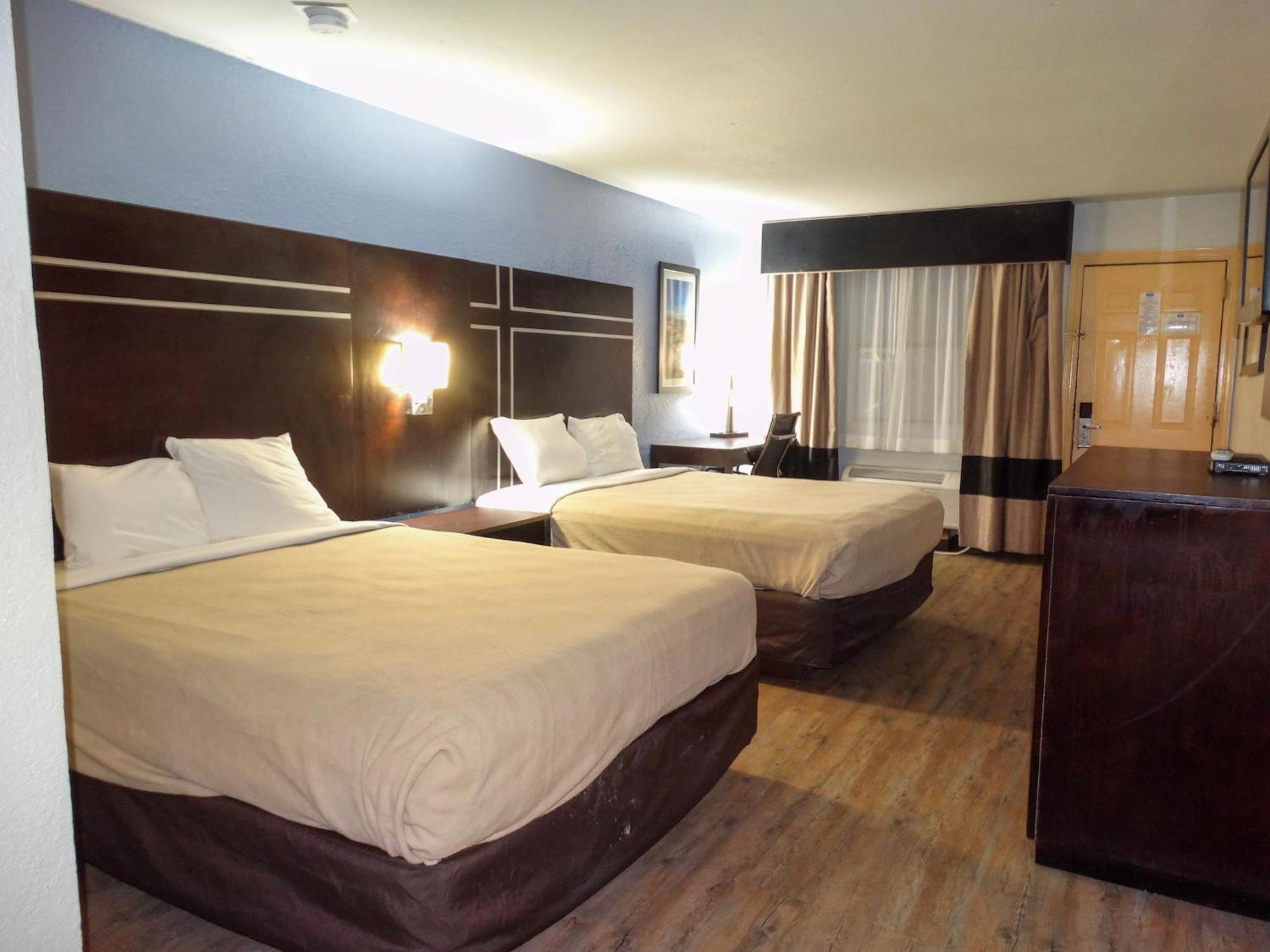 Deluxe Queen Room