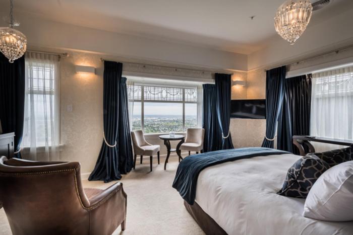 Deluxe King Room,1594618260:JPEG
