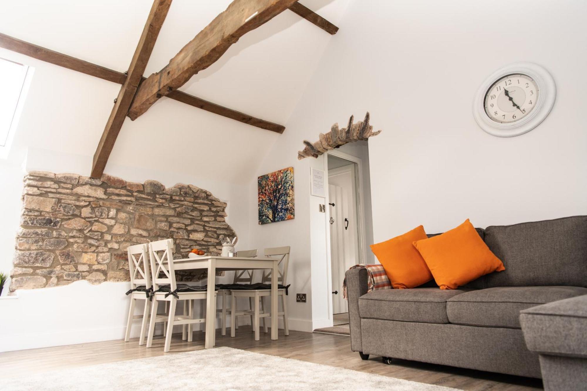 One-Bedroom Family Apartment,1594745788:JPEG