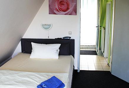 Single Room Bathroom