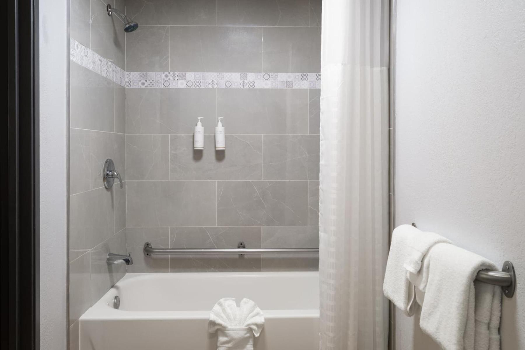 King Room with Mobility Access and Bathtub with Grab Bars, Non-Smoking