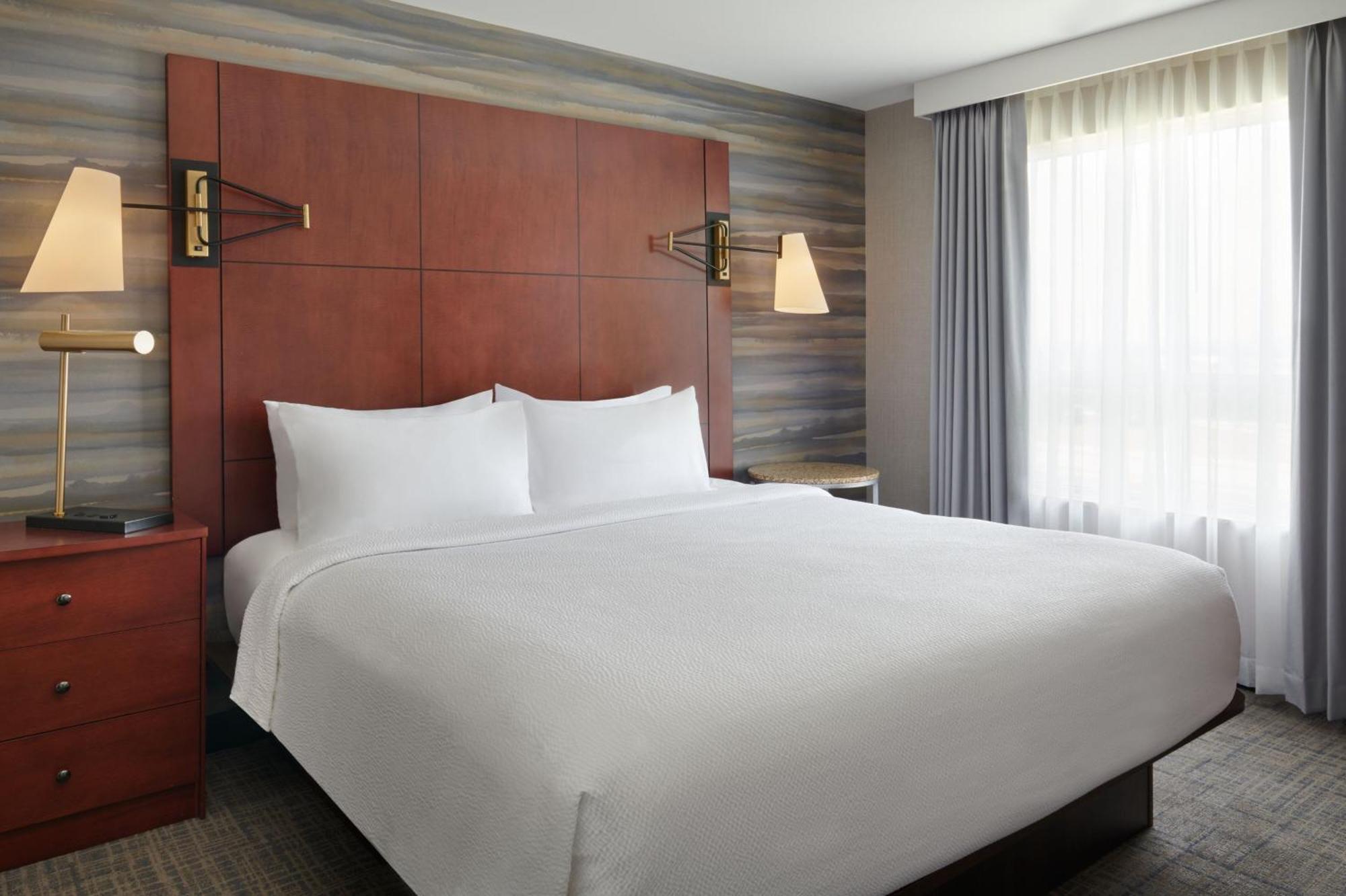 One-Bedroom King Suite with Sofa Bed,1606562900:JPEG