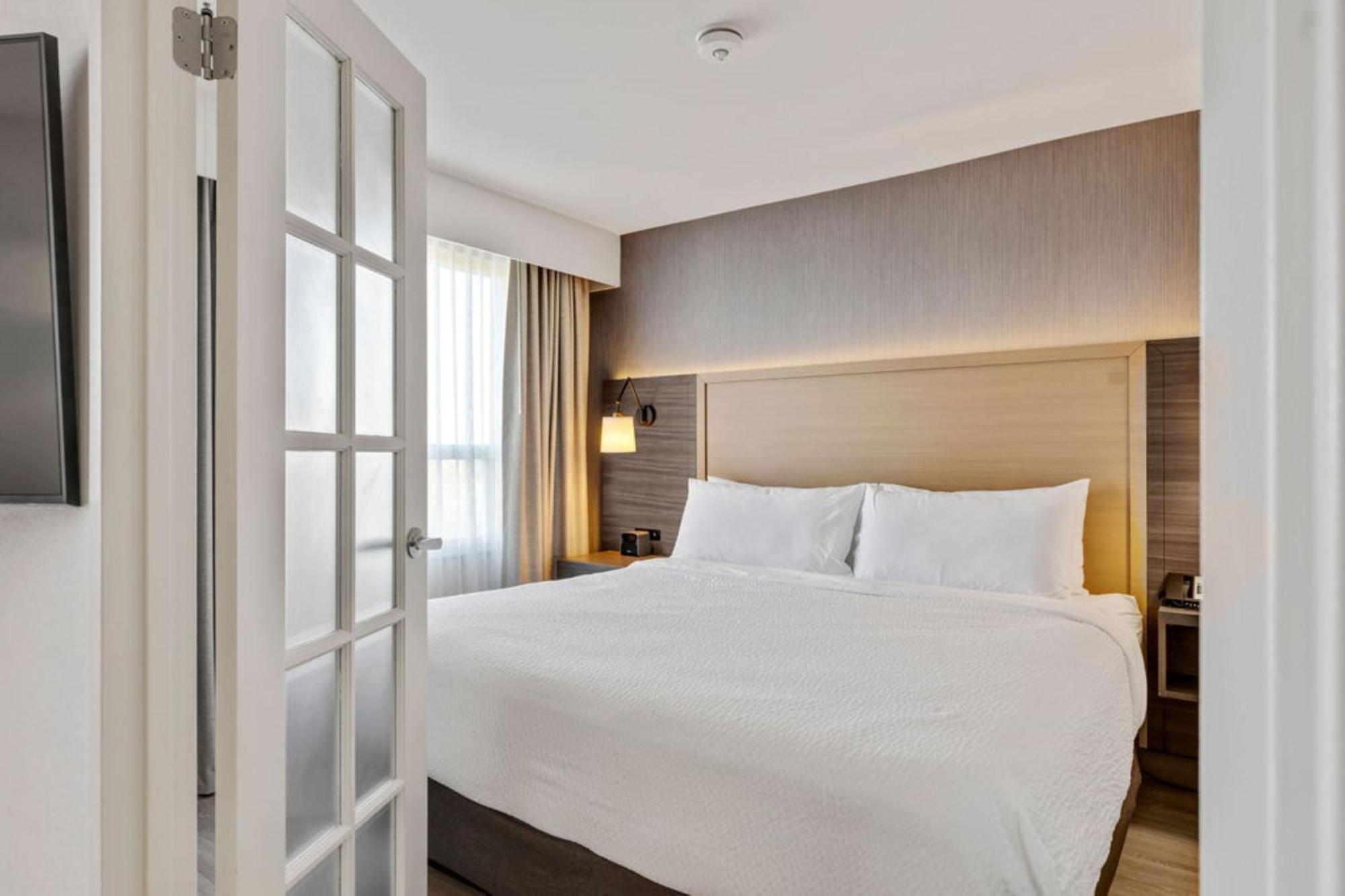 King Suite with Sofa Bed,1604077282:JPEG