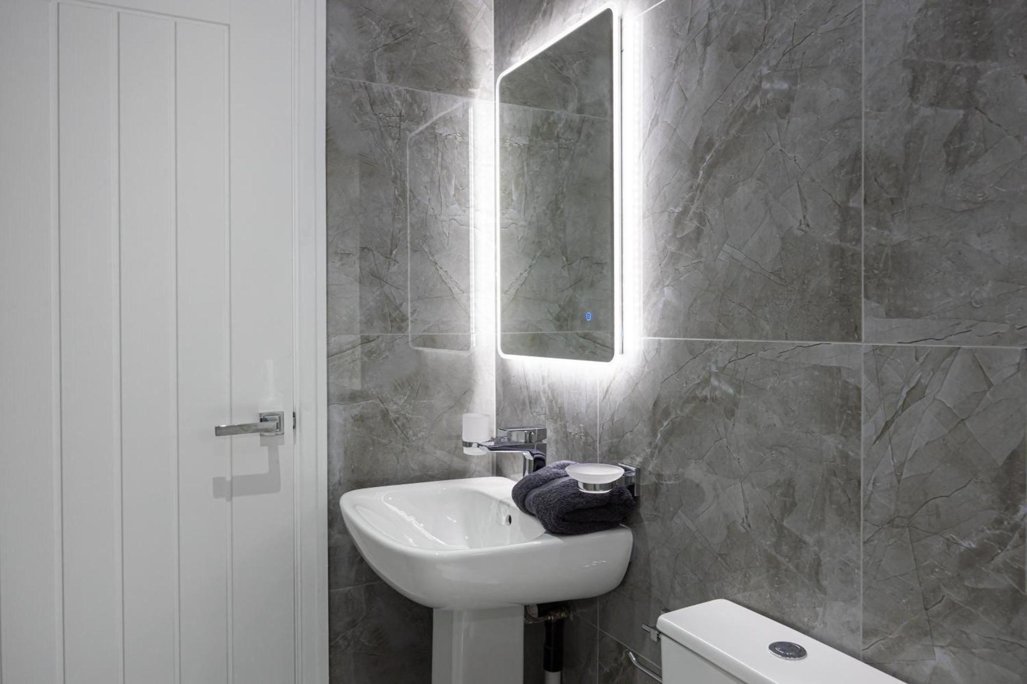 Deluxe Double Room with Shower