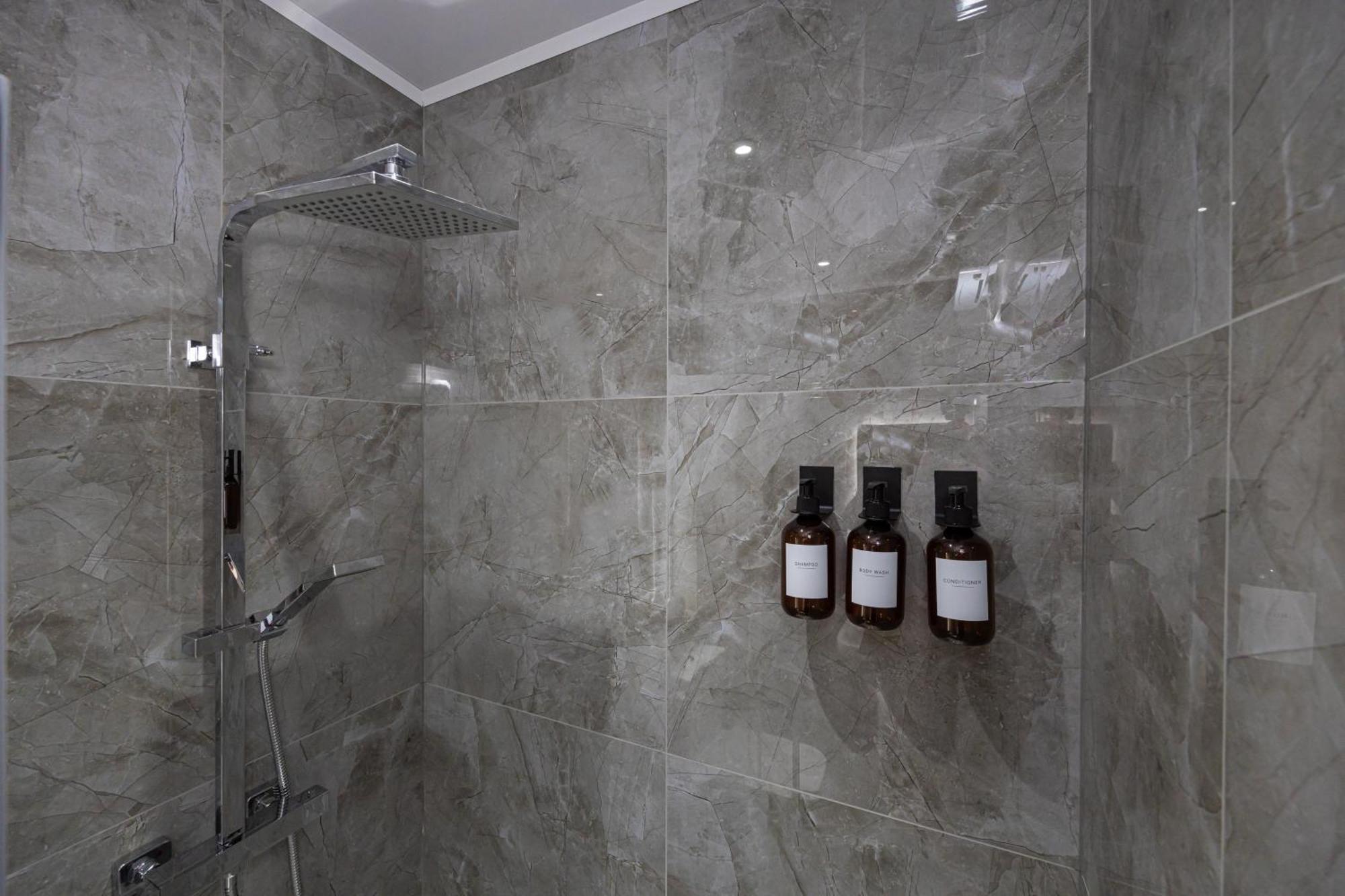 Deluxe Double Room with Shower