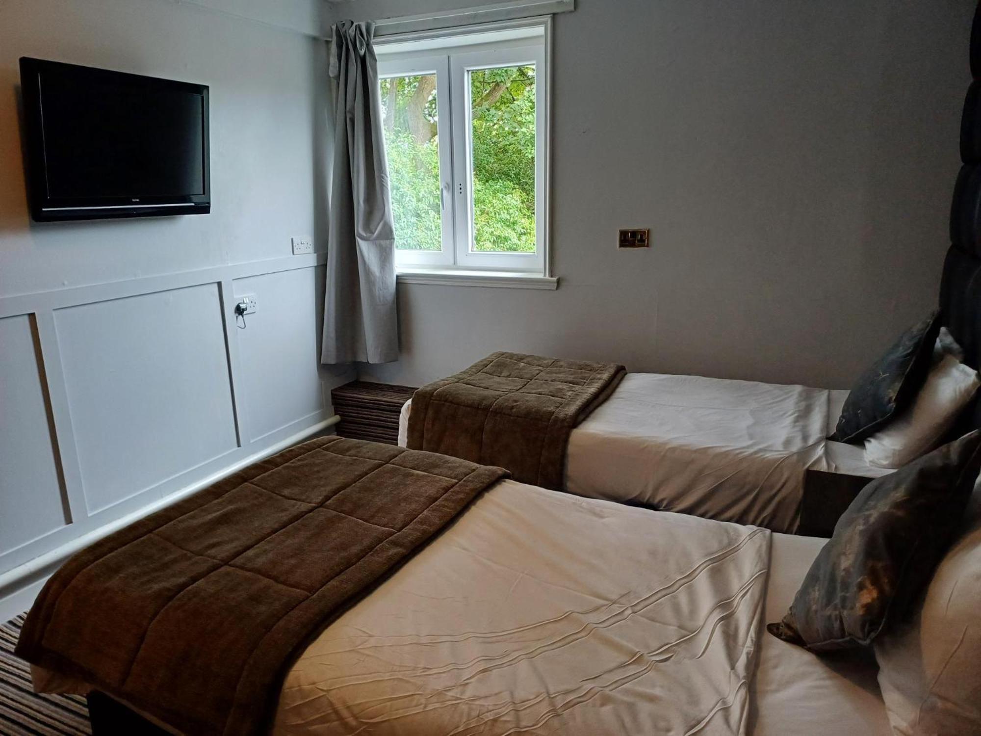 Twin Room with Private Bathroom