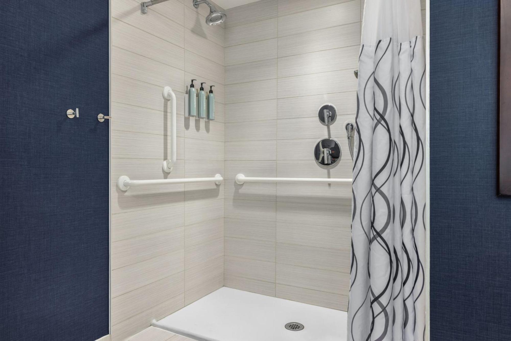 Two-Bedroom Suite with Two Bathrooms,1611125527:JPEG