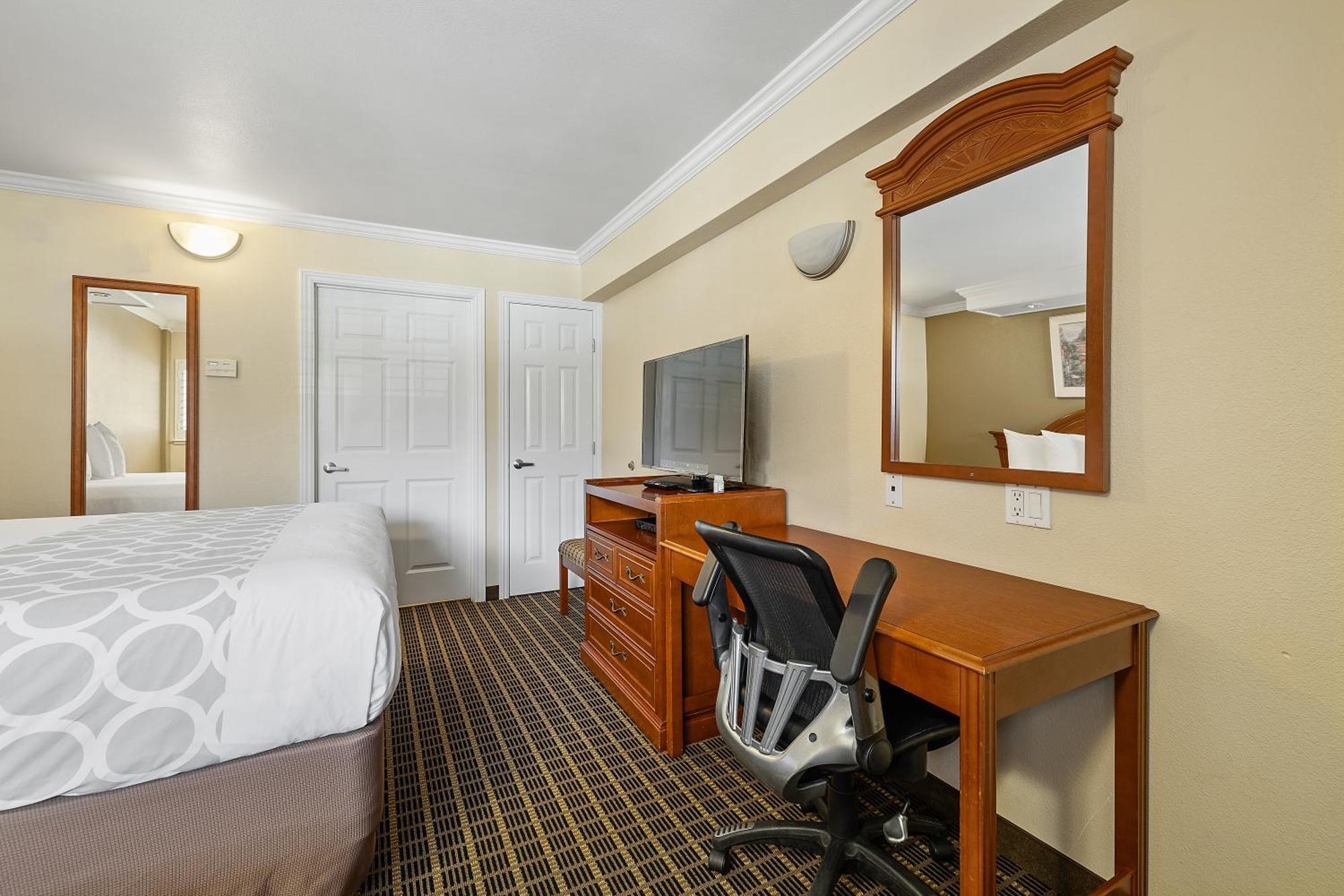 King Room,1612876214:JPEG