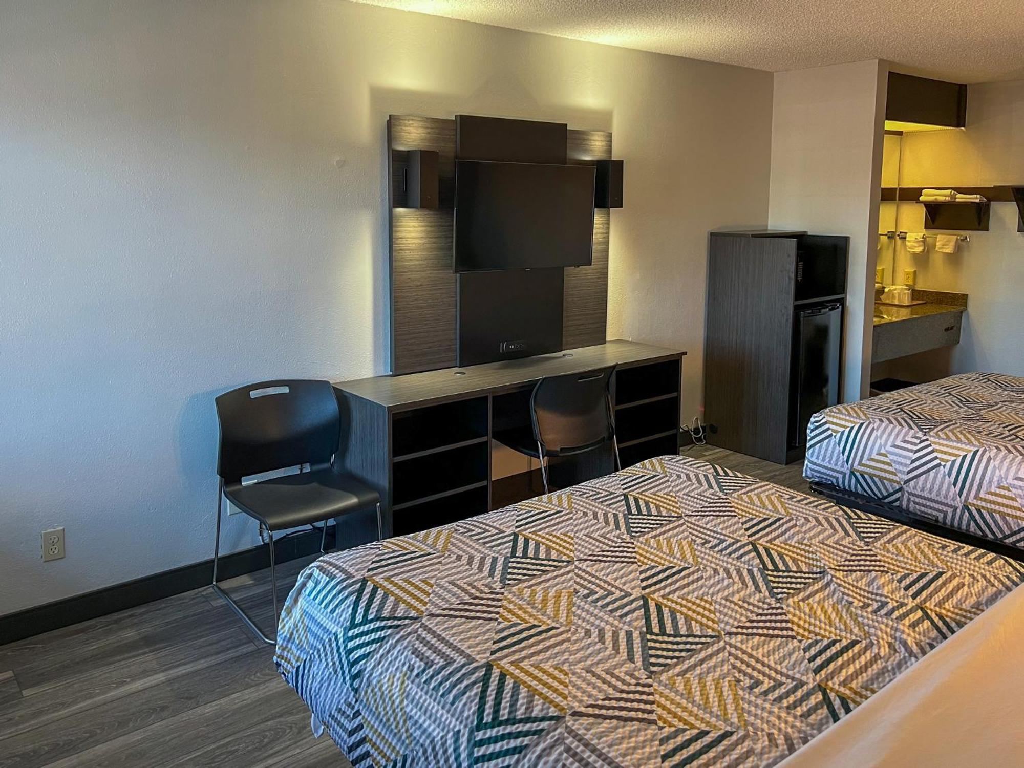 Queen Room with Two Queen Beds - Non-Smoking