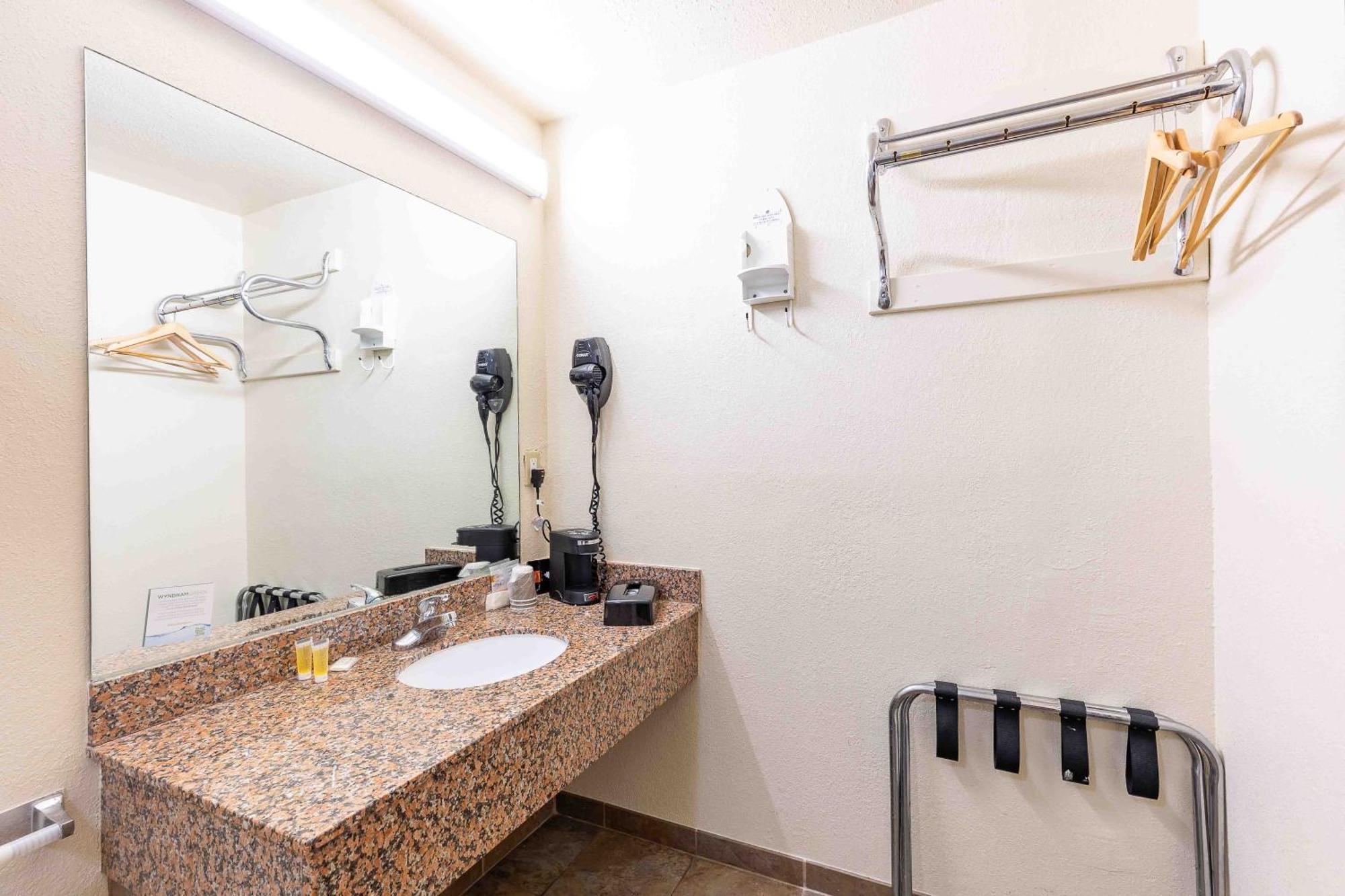 Double Room with Two Double Beds - Smoking