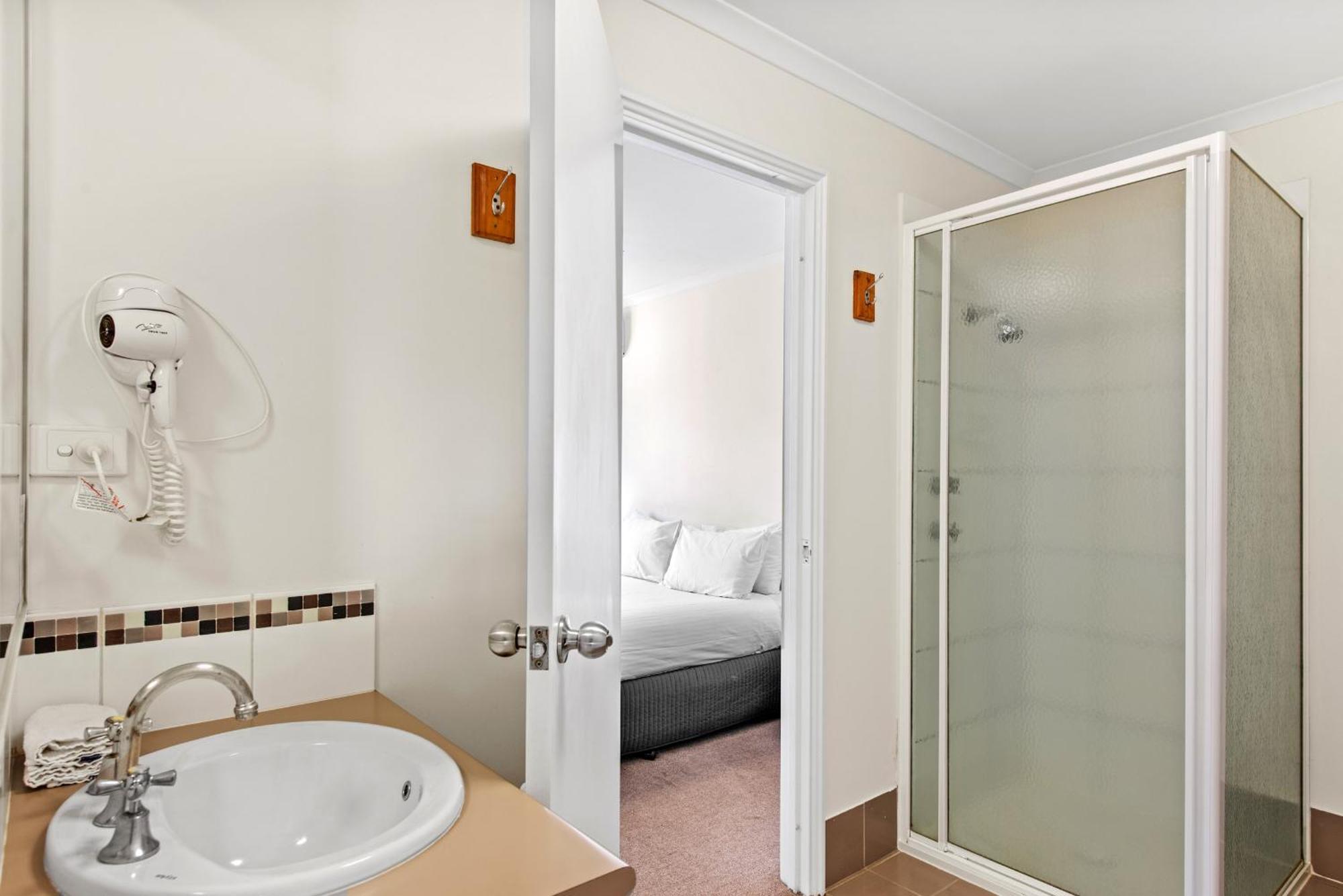 Deluxe 2 Bedroom Cabin,1615671334:JPEG