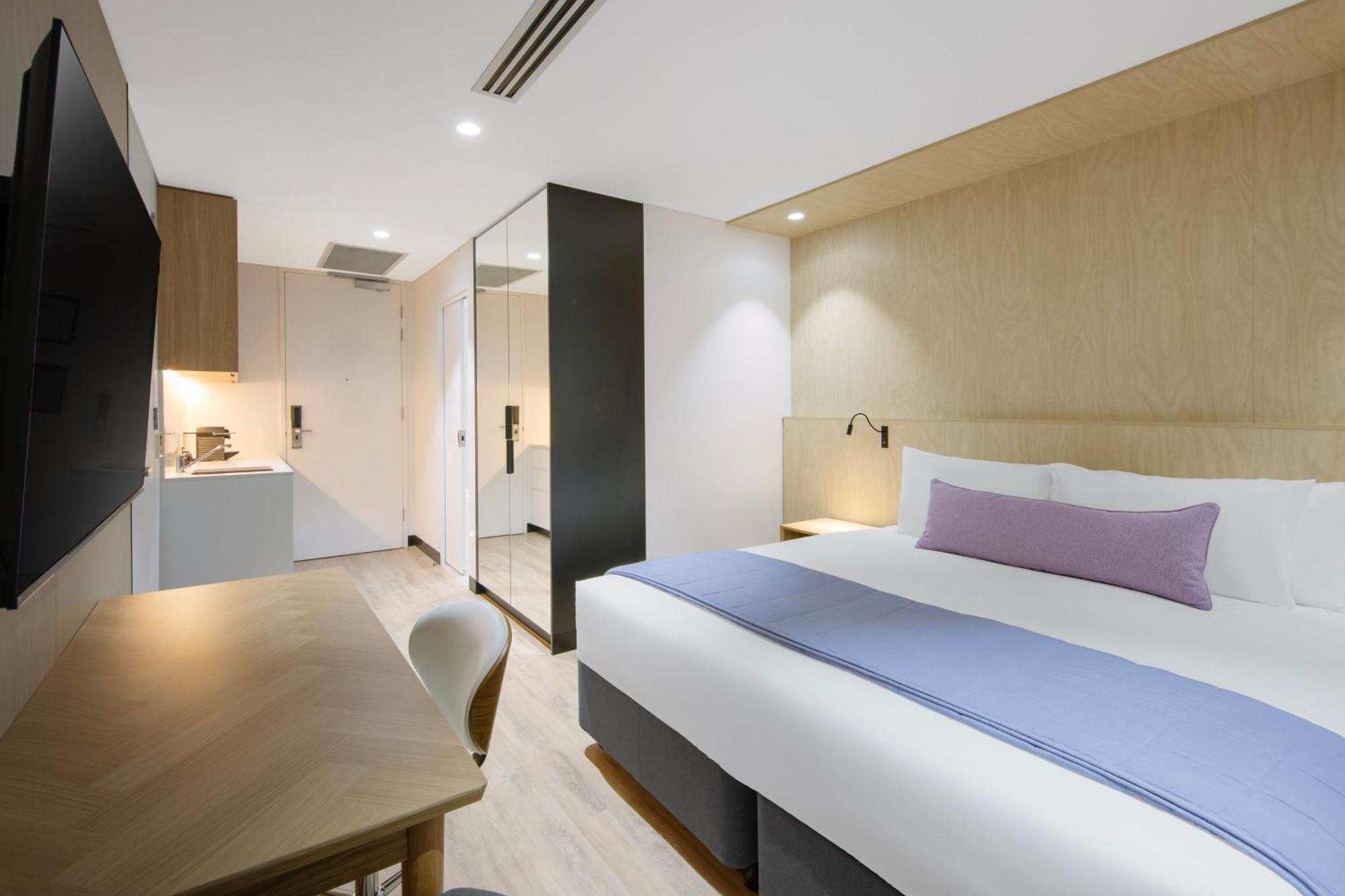 Deluxe King Room with Bath