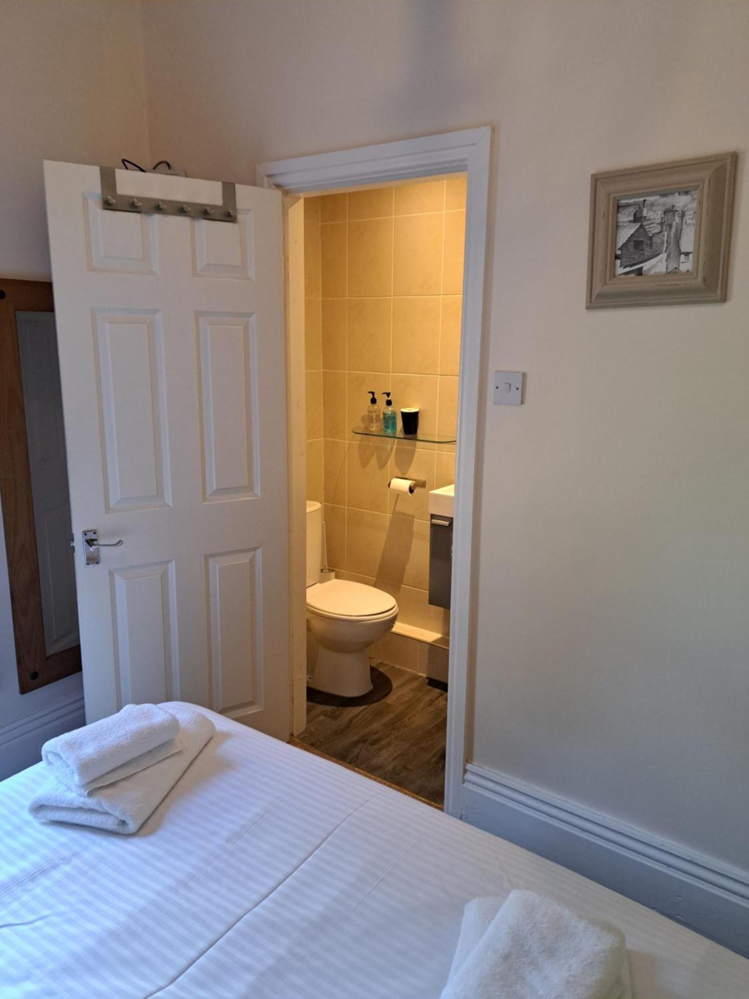 SMALL DOUBLE ROOM WITH PARK VIEW,1619195922:JPEG