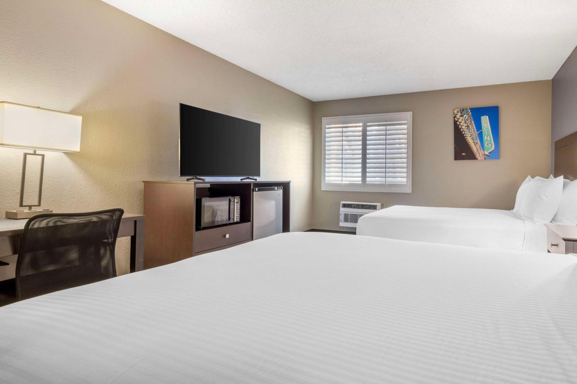 Queen Room with Two Queen Beds - Non-Smoking,1623650517:JPEG