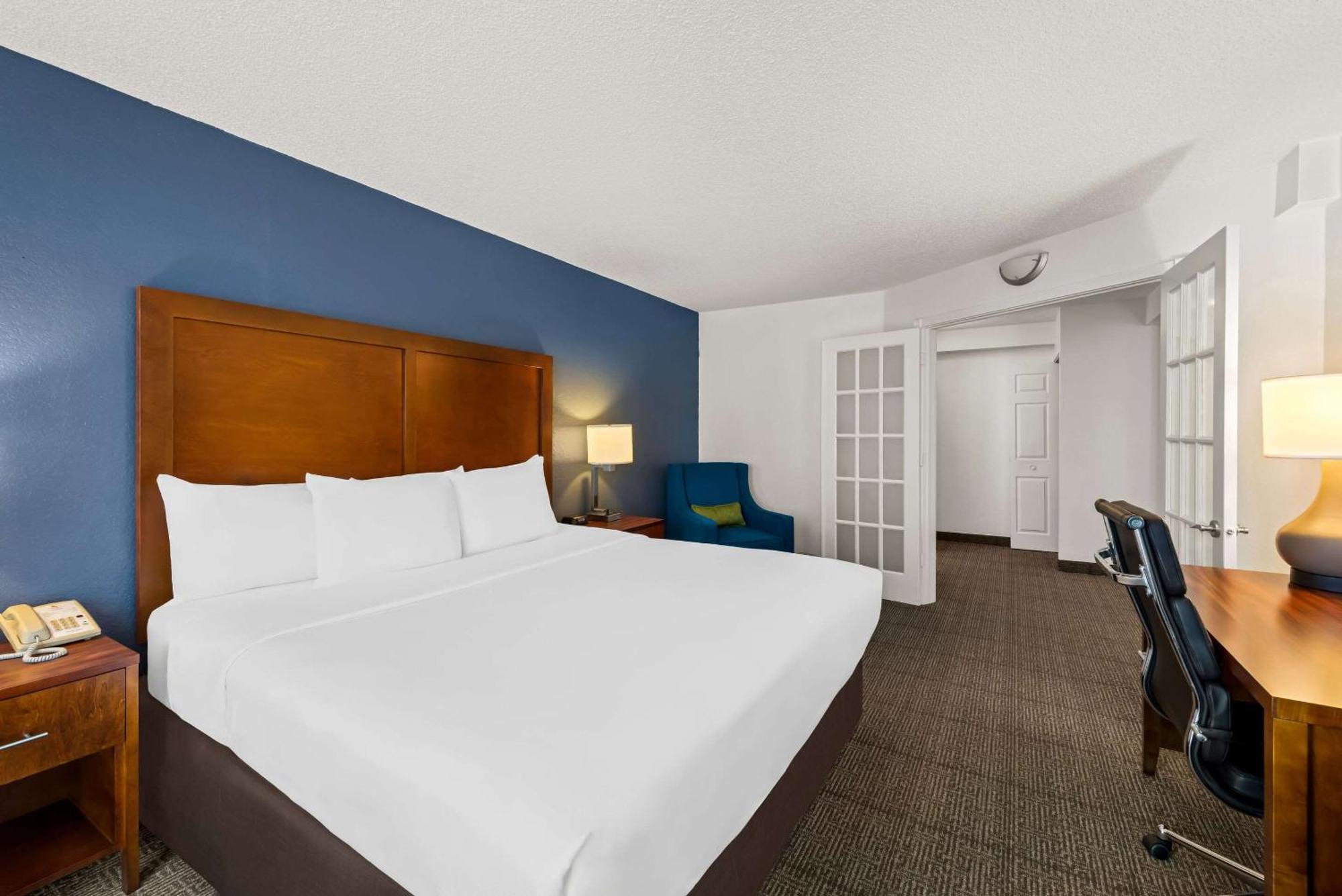 King Suite with Sofa Bed - Non-Smoking
