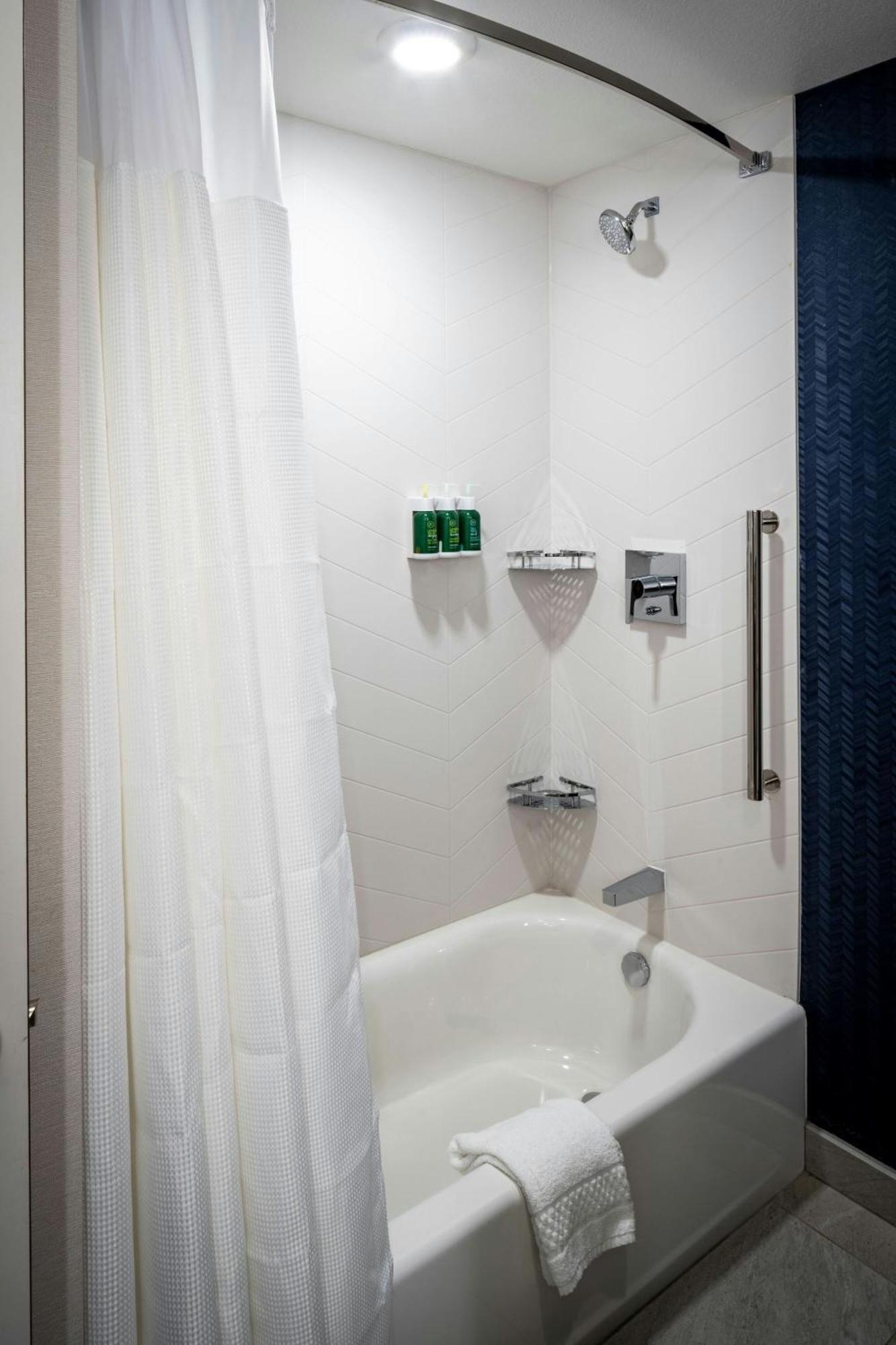 Queen Room with Two Queen Beds and Adapted Tub - Mobility and Hearing Accessible,1633068768:JPEG