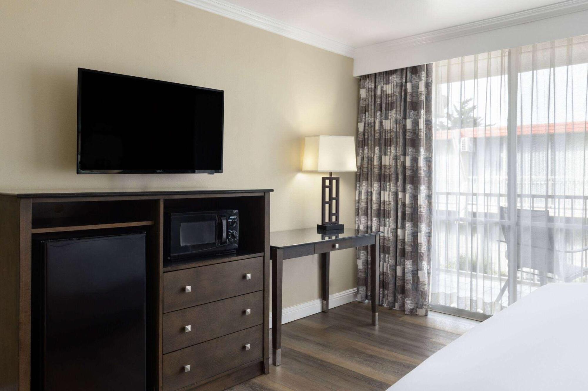 Queen Room with Roll-In Shower - Mobility Accessible/Non-Smoking,1634415796:JPEG